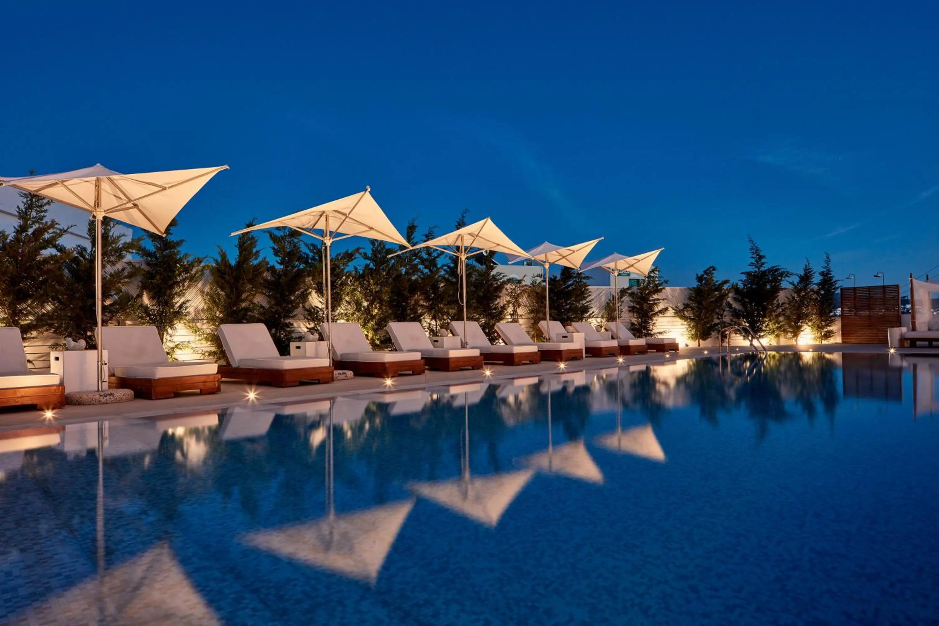 Swimming pool in 18 Grapes Hotel