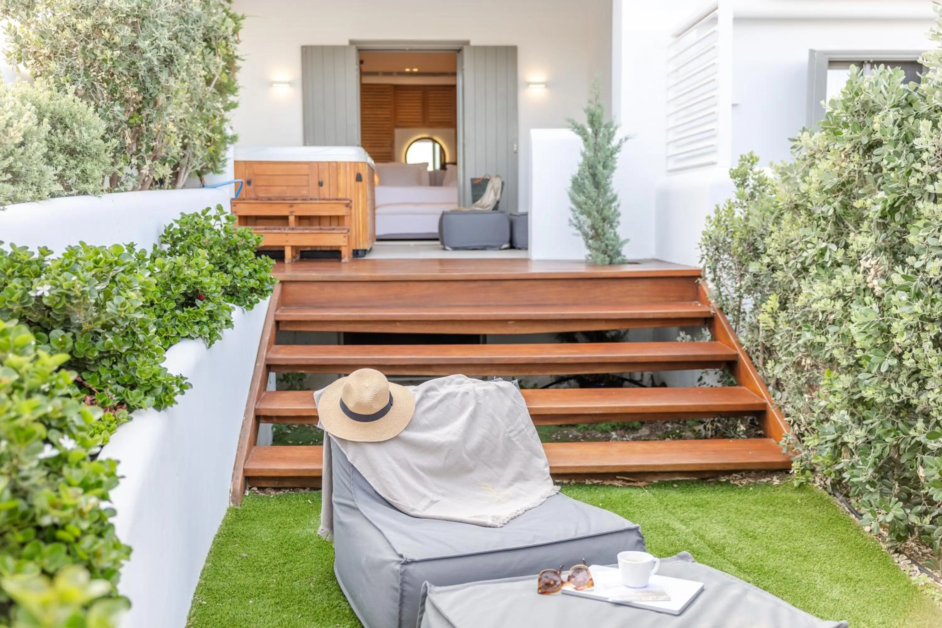 Garden in 18 Grapes Hotel