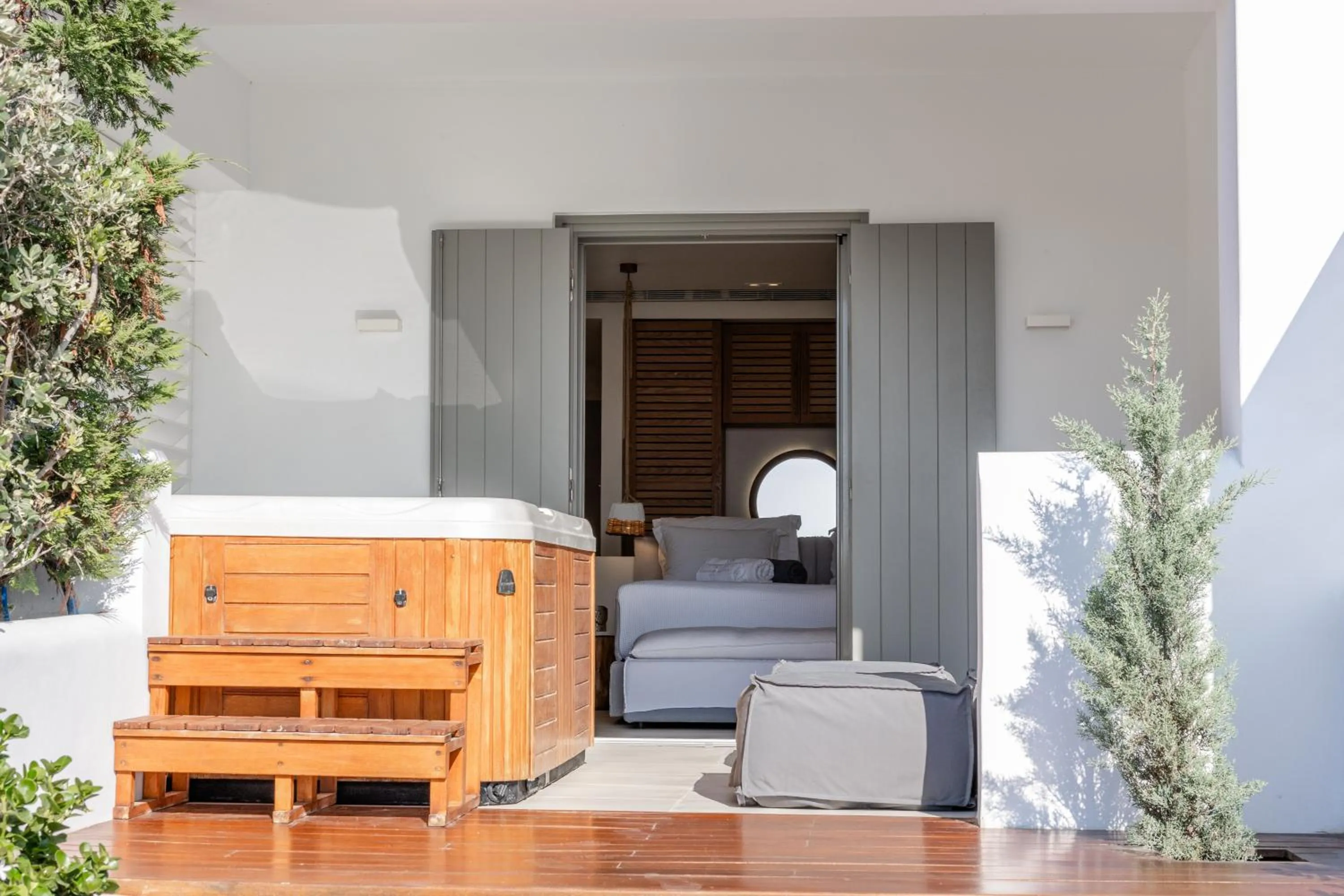 Hot Tub in 18 Grapes Hotel