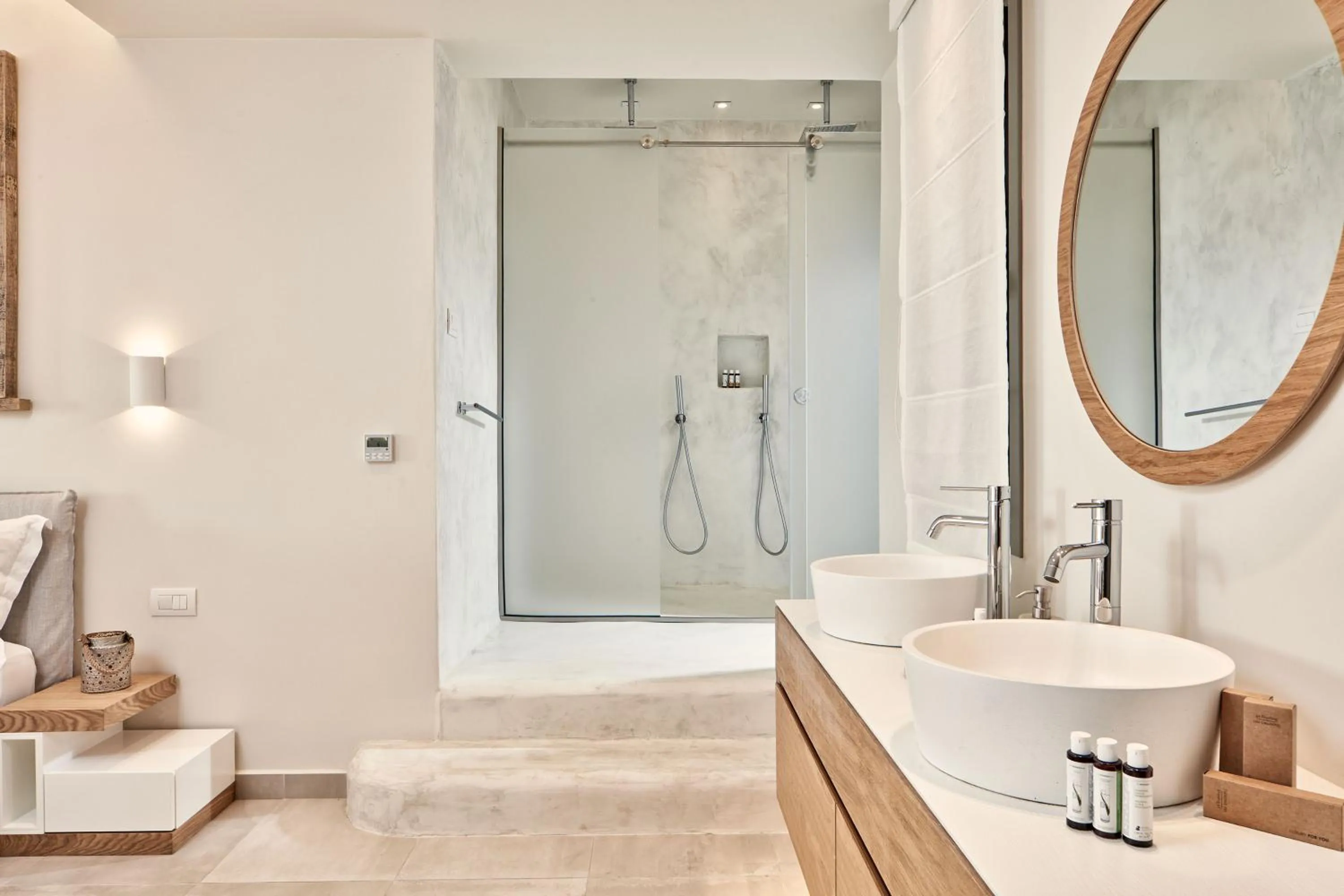 Shower in 18 Grapes Hotel