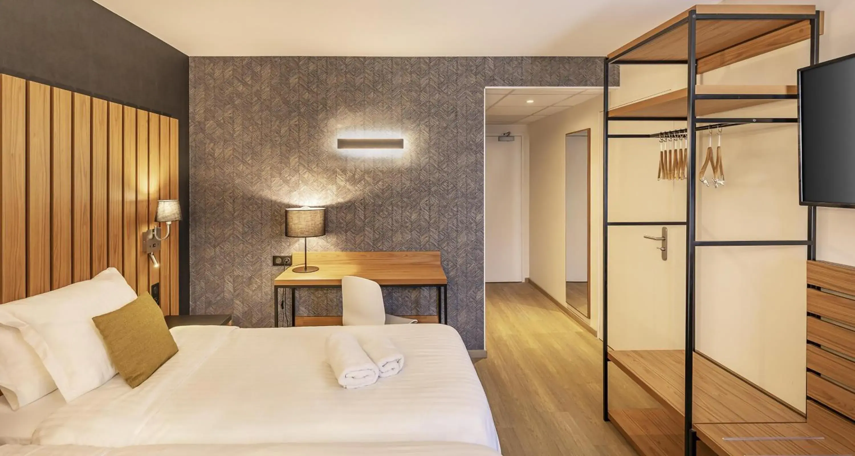 Bedroom, Bed in Best Western Côte des Sables Plouescat Bedroom, Bed in Best Western Côte des Sables Plouescat