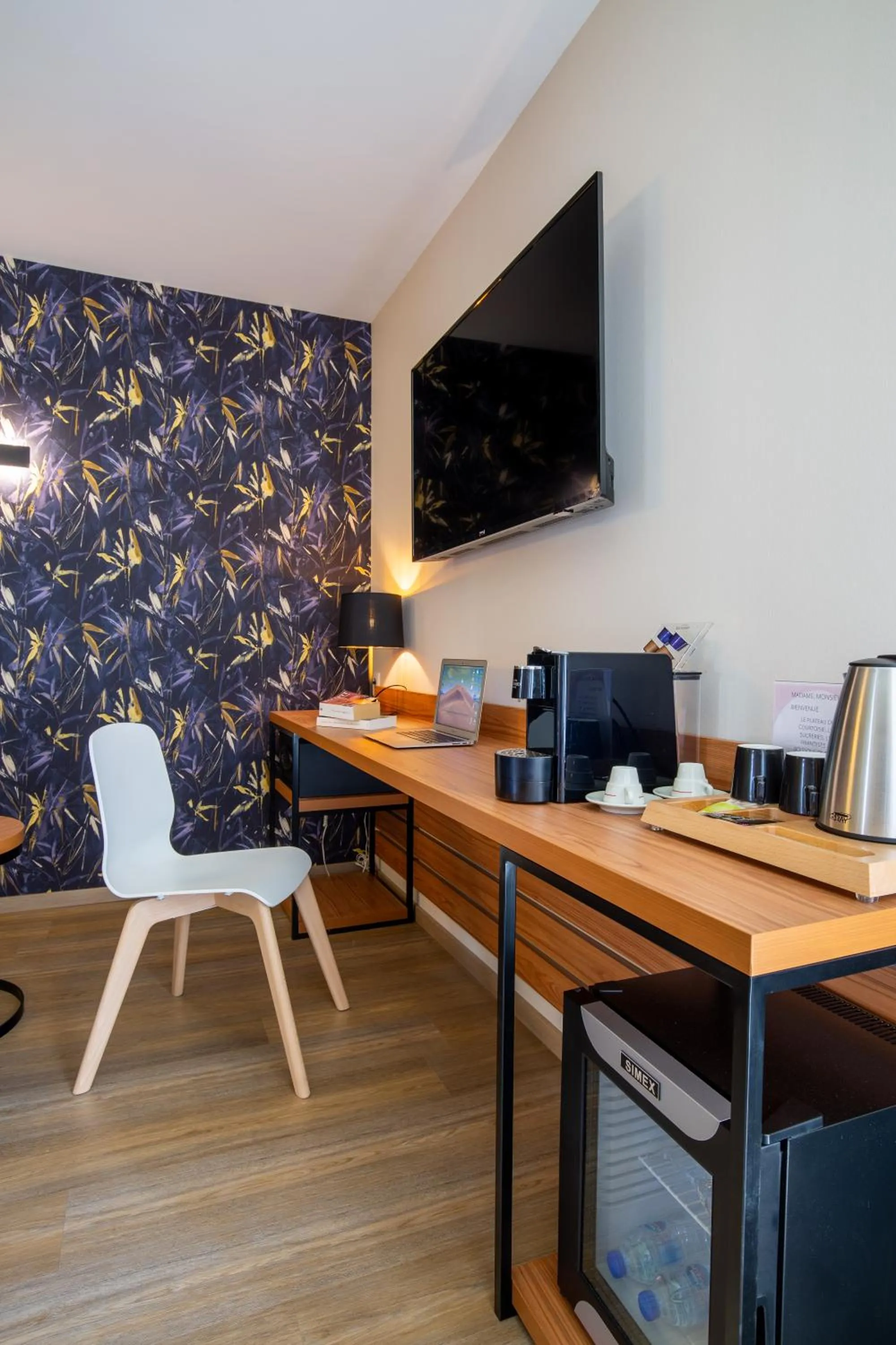 TV and multimedia in Best Western Côte des Sables Plouescat