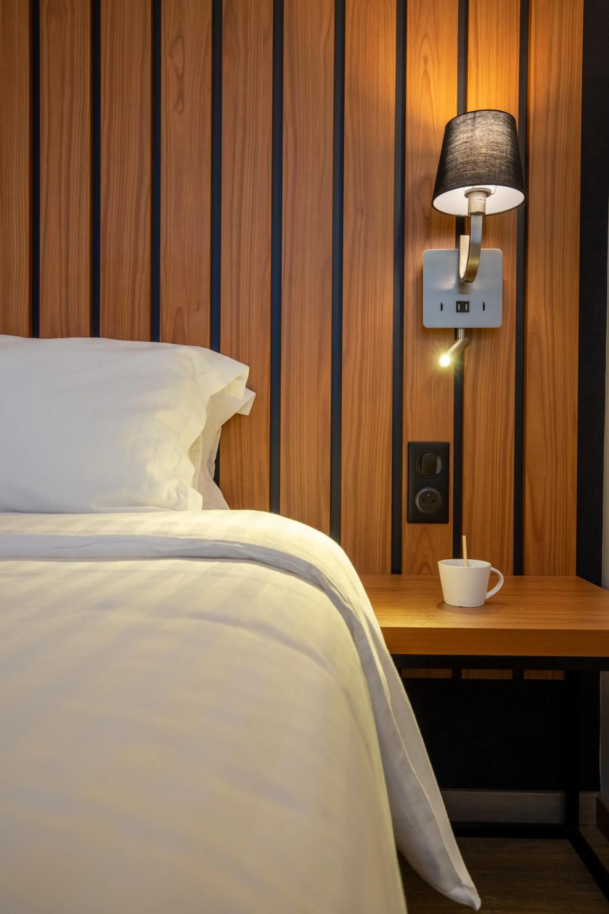 Bed in Best Western Côte des Sables Plouescat