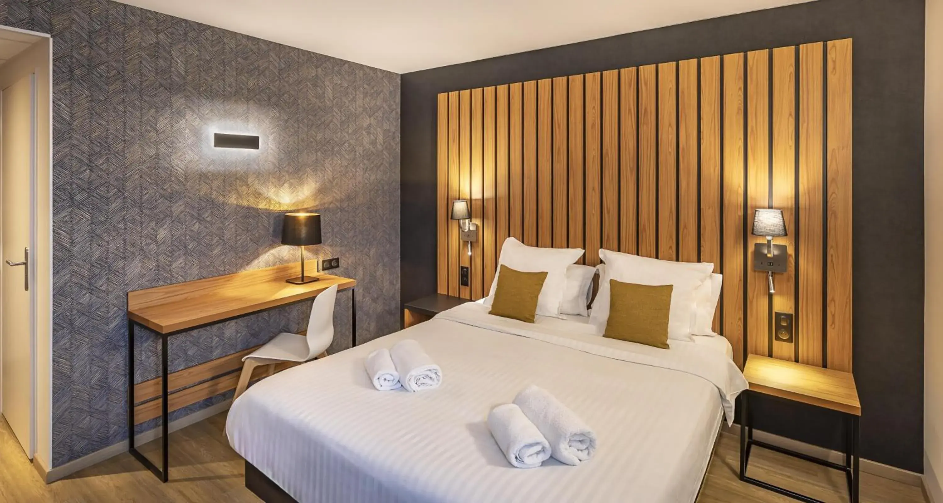 Photo of the whole room, Bed in Best Western Côte des Sables Plouescat Photo of the whole room, Bed in Best Western Côte des Sables Plouescat