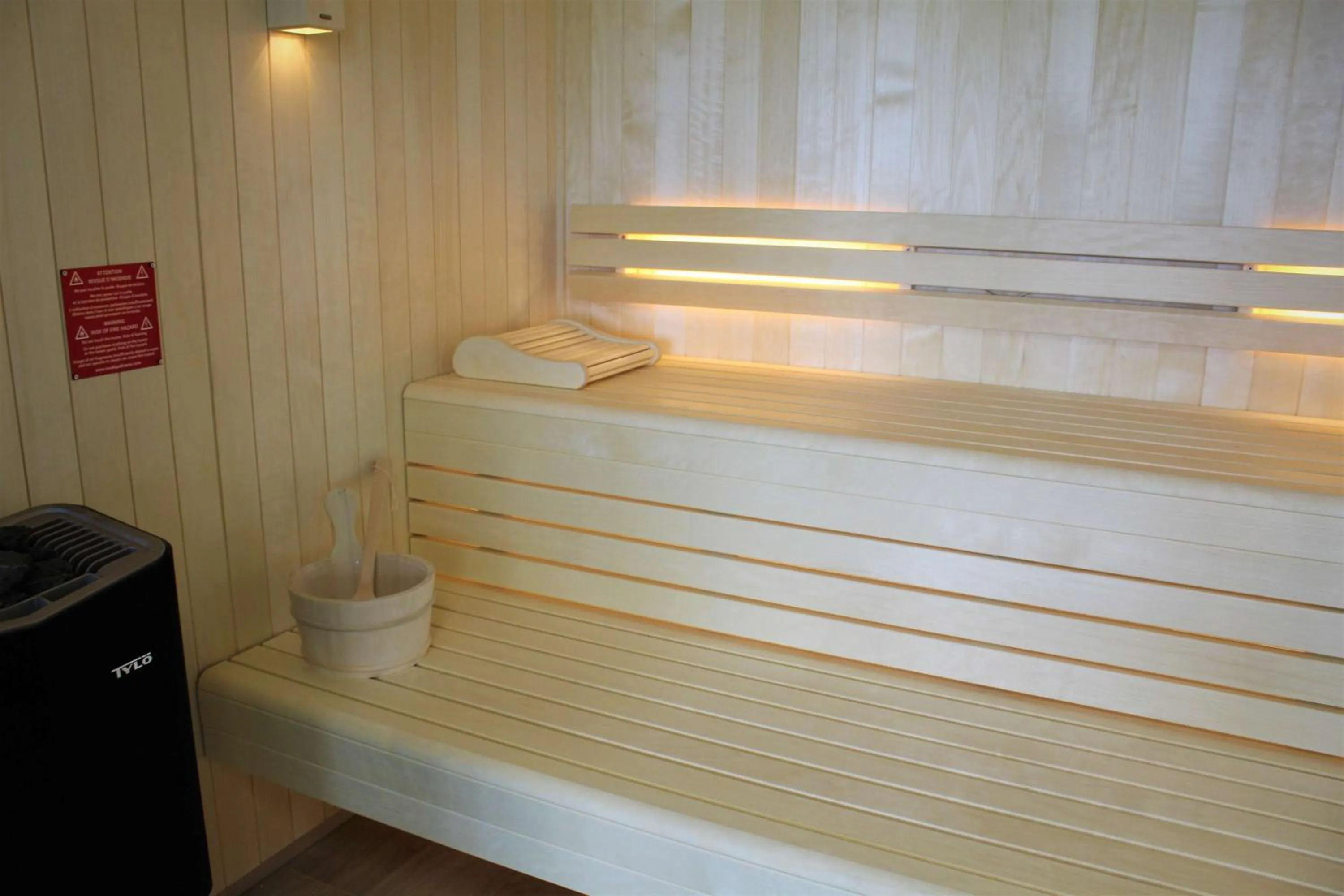 Spa and wellness centre/facilities in Best Western Côte des Sables Plouescat