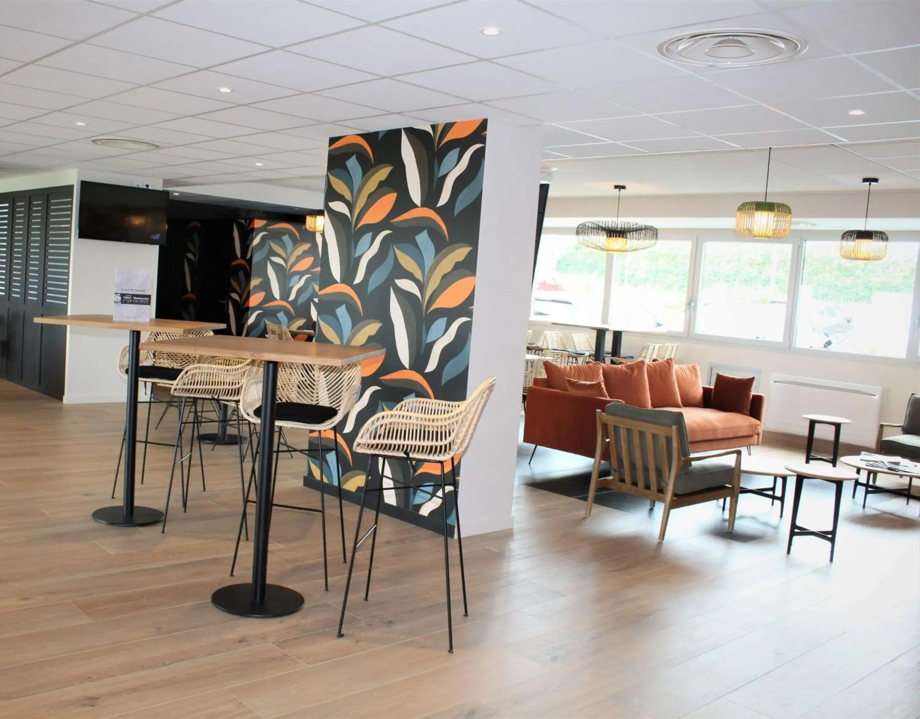 Lounge or bar in Best Western Côte des Sables Plouescat Lounge or bar in Best Western Côte des Sables Plouescat