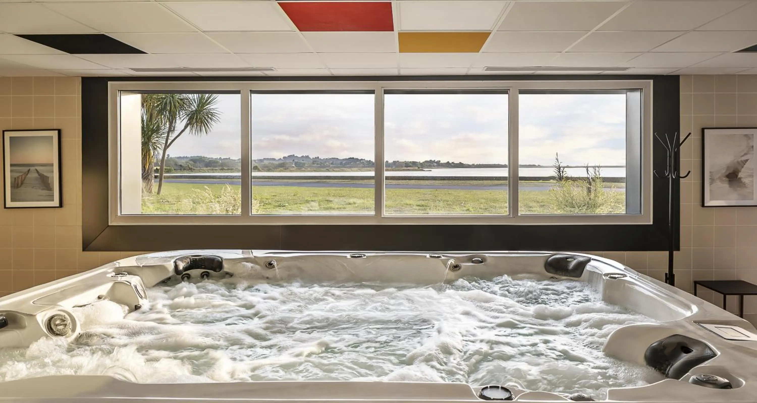 Spa and wellness centre/facilities in Best Western Côte des Sables Plouescat