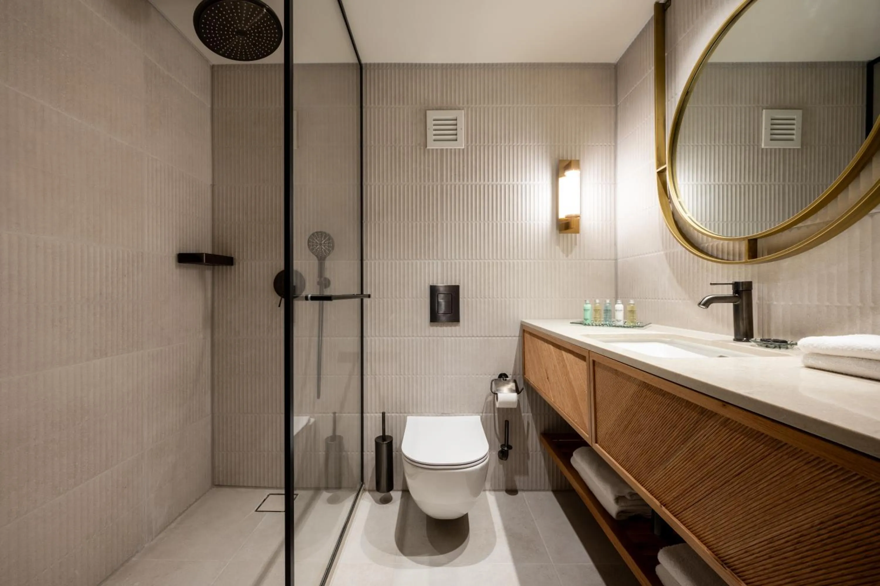 Shower in Leonardo Plaza Hotel Tiberias