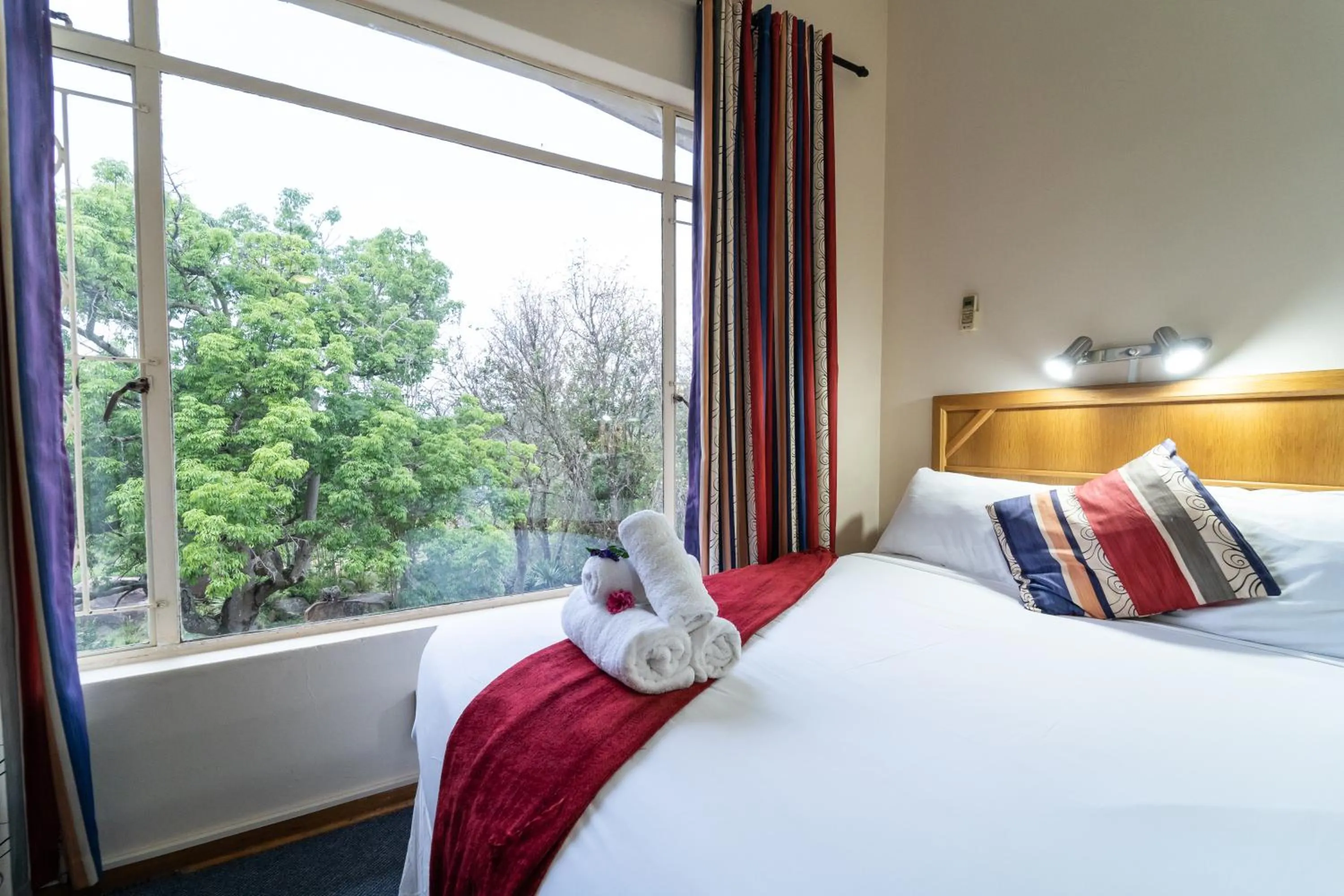 View (from property/room), Bed in Gooderson Natal Spa Hot Springs Resort