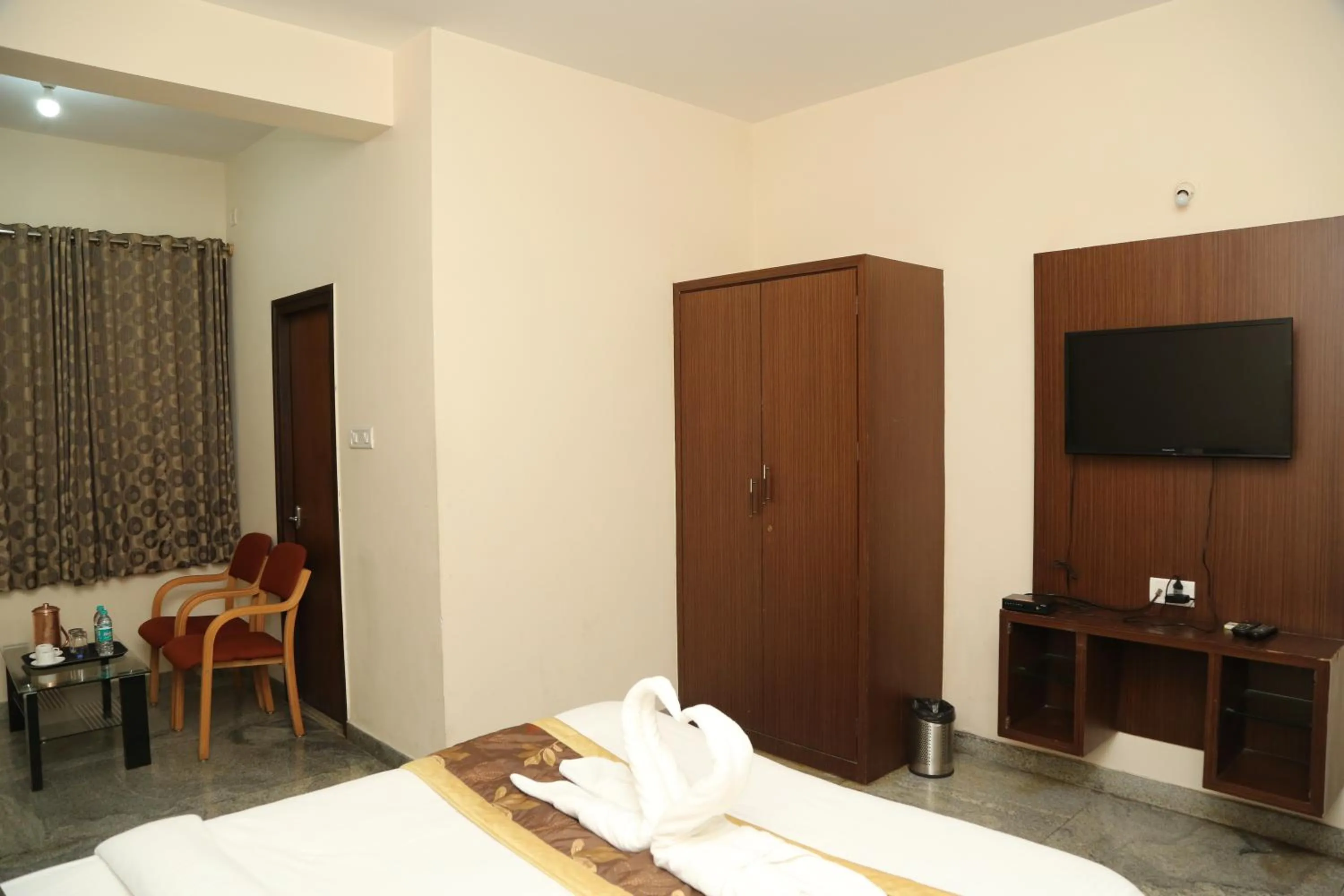 TV and multimedia in Soundarya Hotel