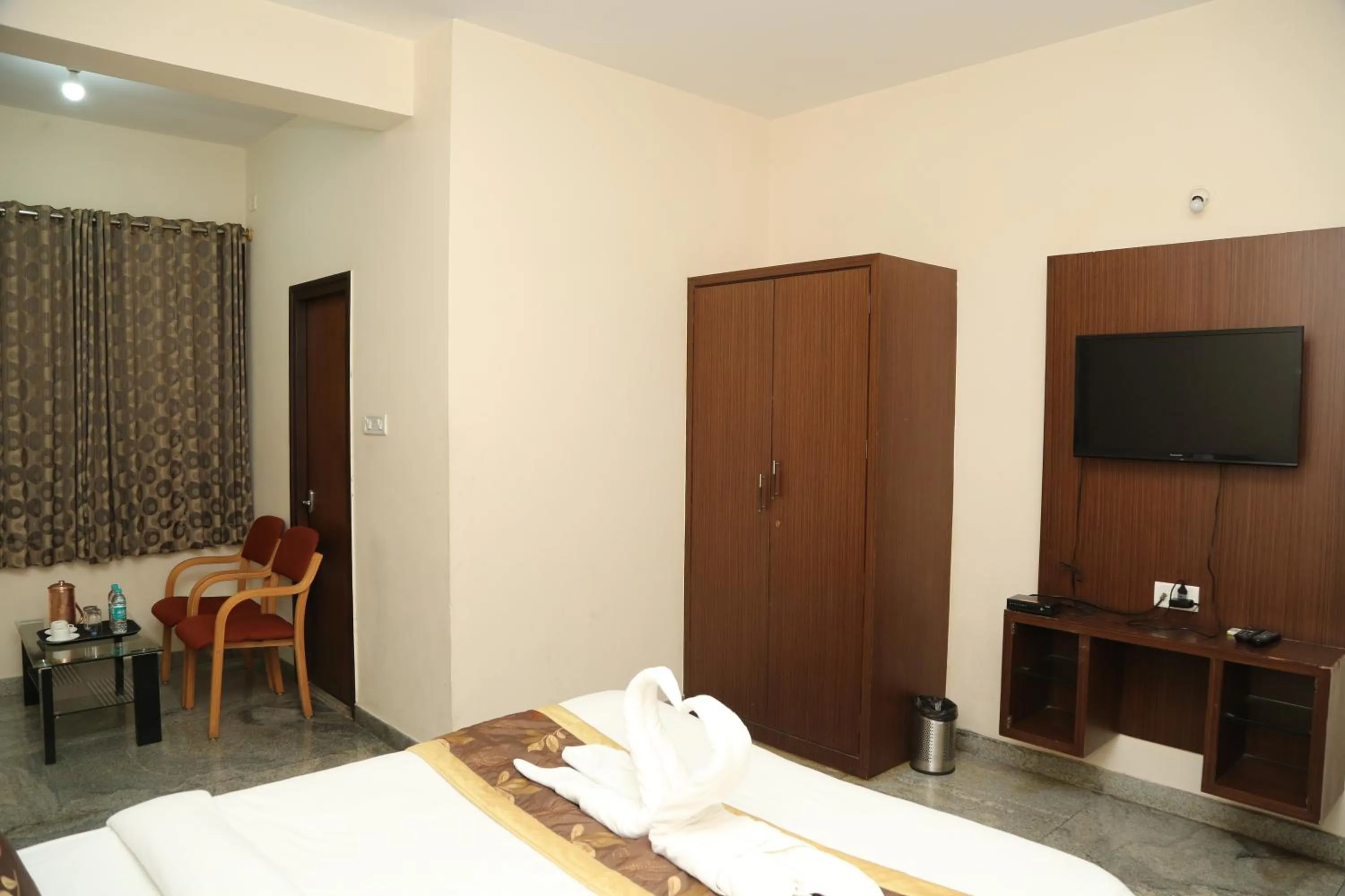 TV and multimedia in Soundarya Hotel