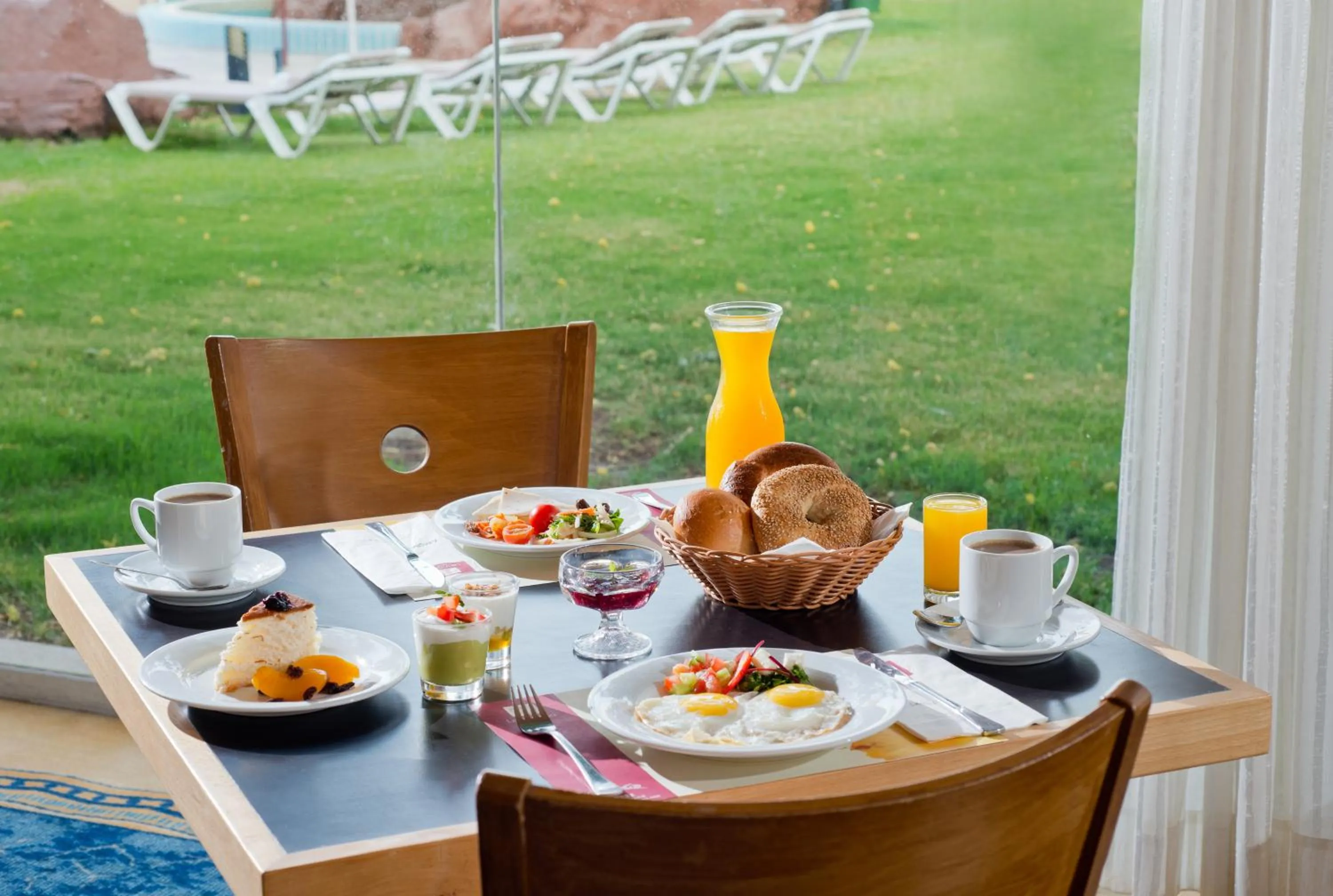 Restaurant/places to eat in Leonardo Plaza Hotel Eilat