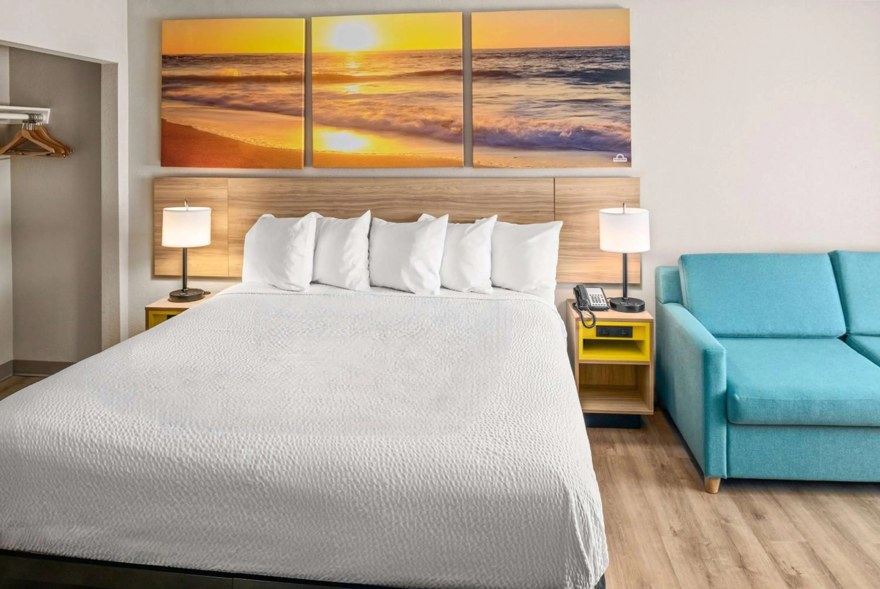 Photo of the whole room, Bed in Days Inn & Suites by Wyndham Artesia