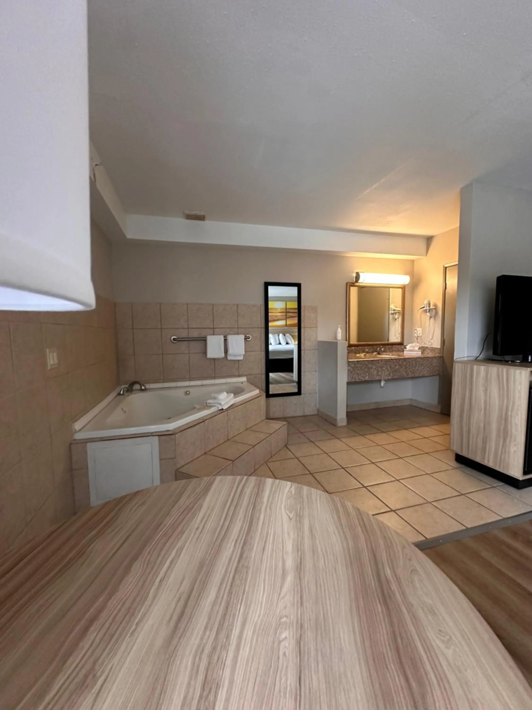 Bed in Days Inn & Suites by Wyndham Artesia