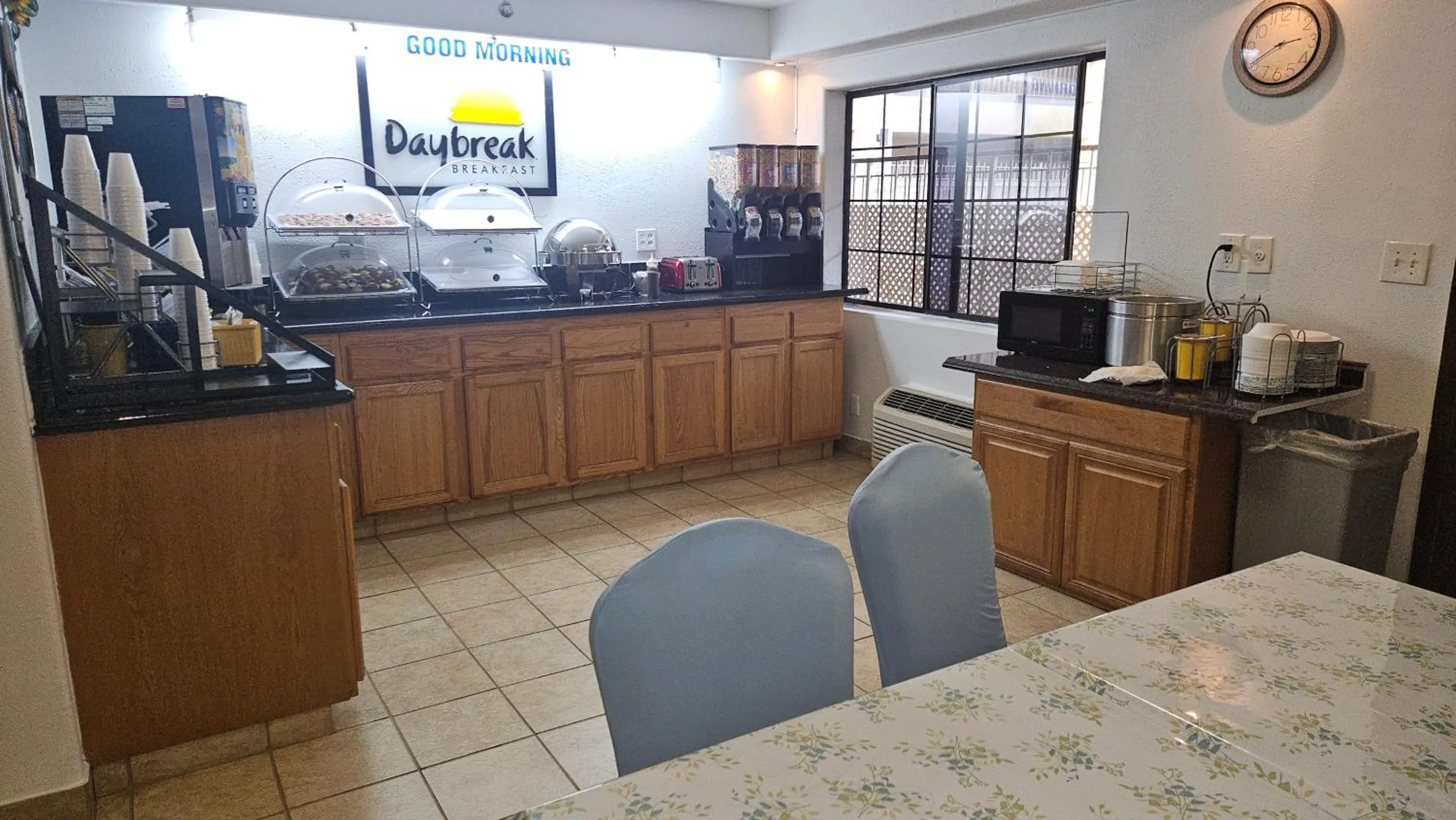 Days Inn & Suites by Wyndham Artesia