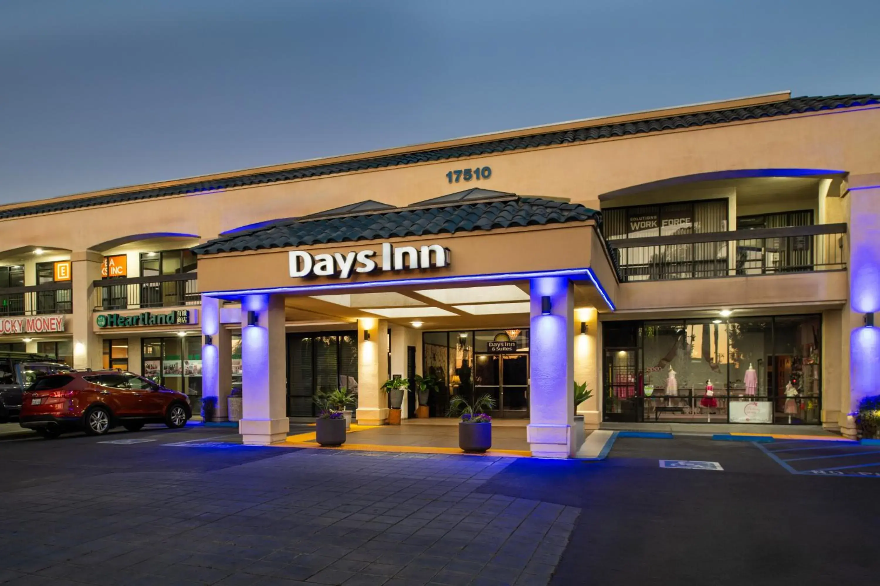 Property building in Days Inn & Suites by Wyndham Artesia Property building in Days Inn & Suites by Wyndham Artesia