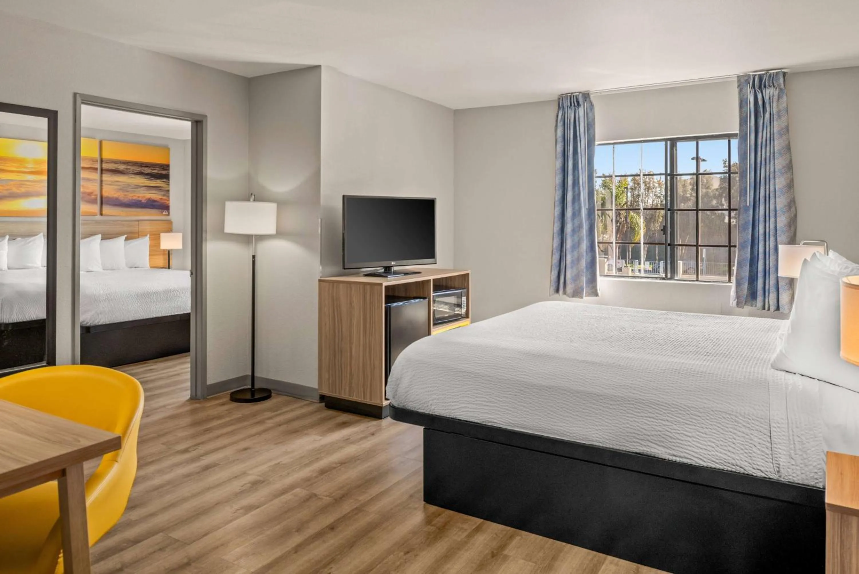 Photo of the whole room, Bed in Days Inn & Suites by Wyndham Artesia