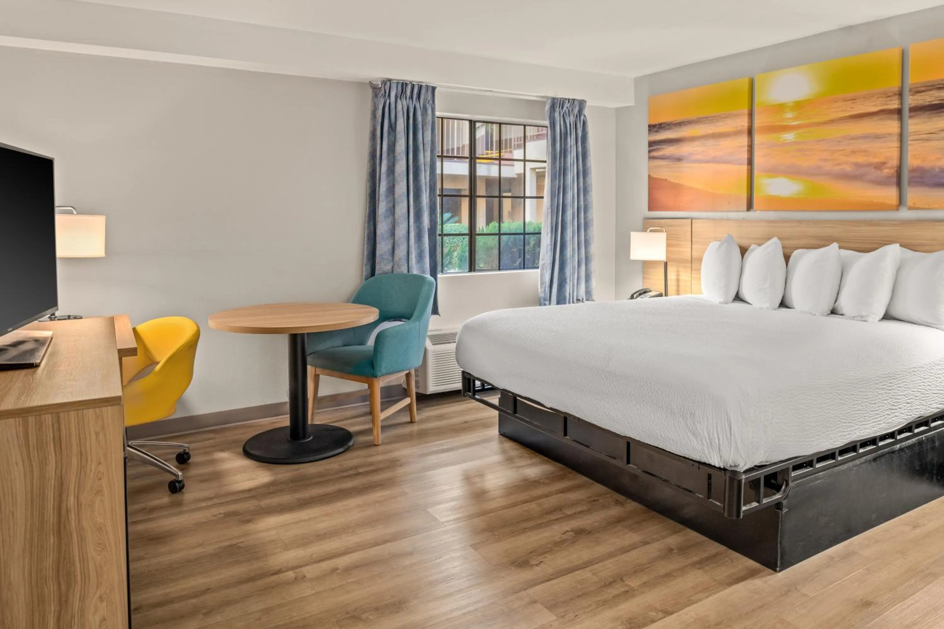 Bed in Days Inn & Suites by Wyndham Artesia