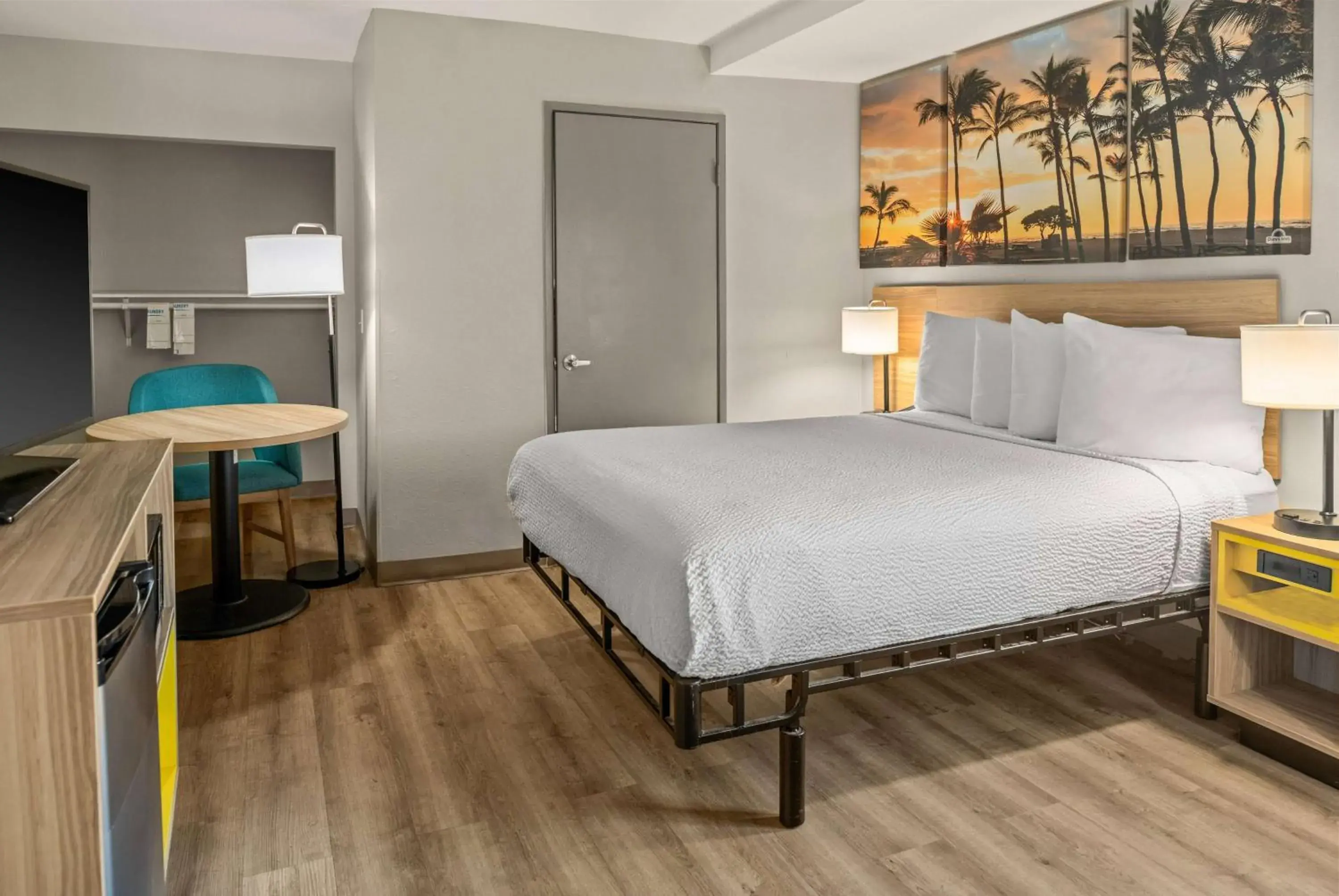 Queen Room with Mobility/Hearing Access - Non-Smoking in Days Inn & Suites by Wyndham Artesia Queen Room with Mobility/Hearing Access - Non-Smoking in Days Inn & Suites by Wyndham Artesia