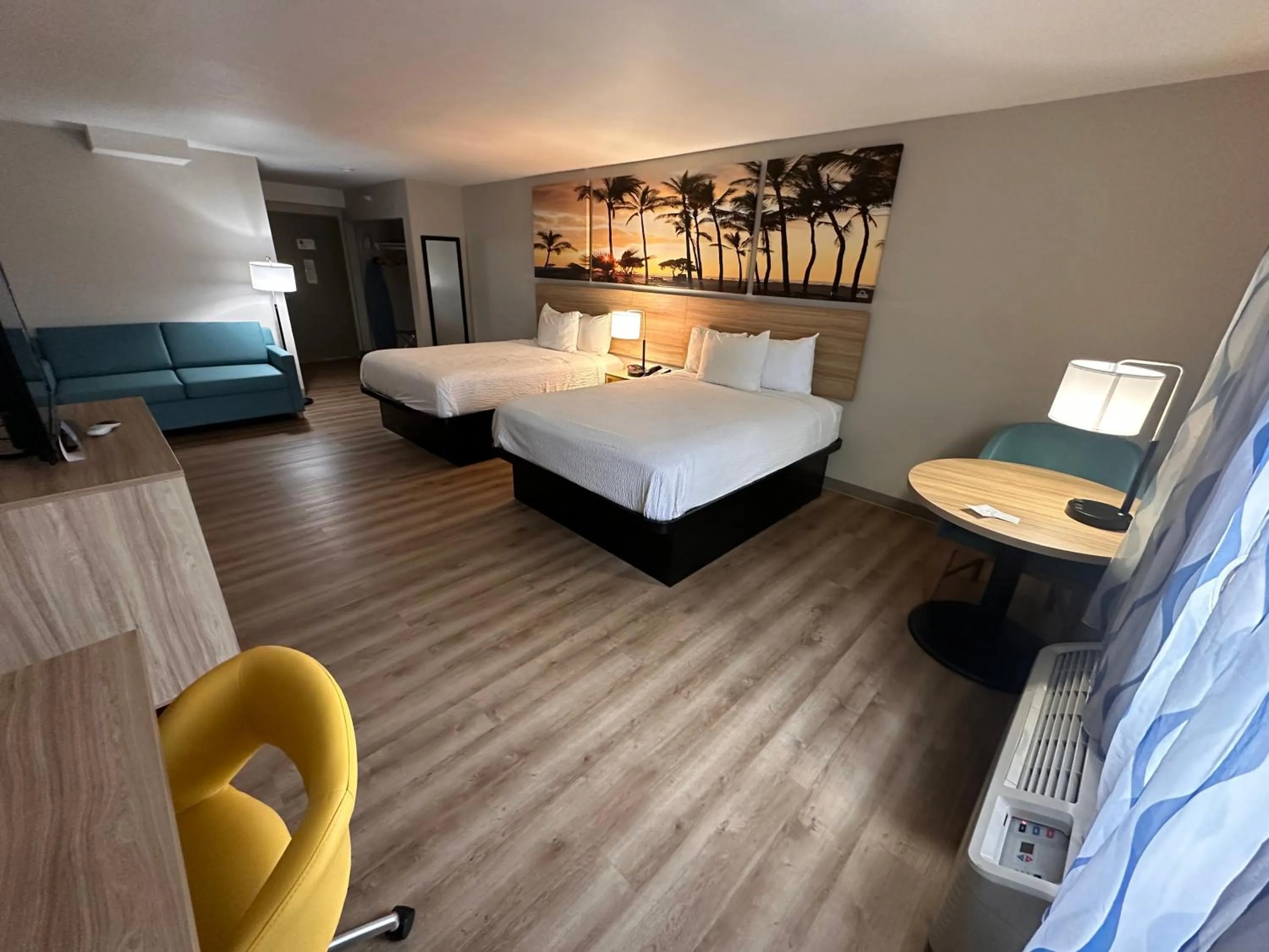 Bed in Days Inn & Suites by Wyndham Artesia