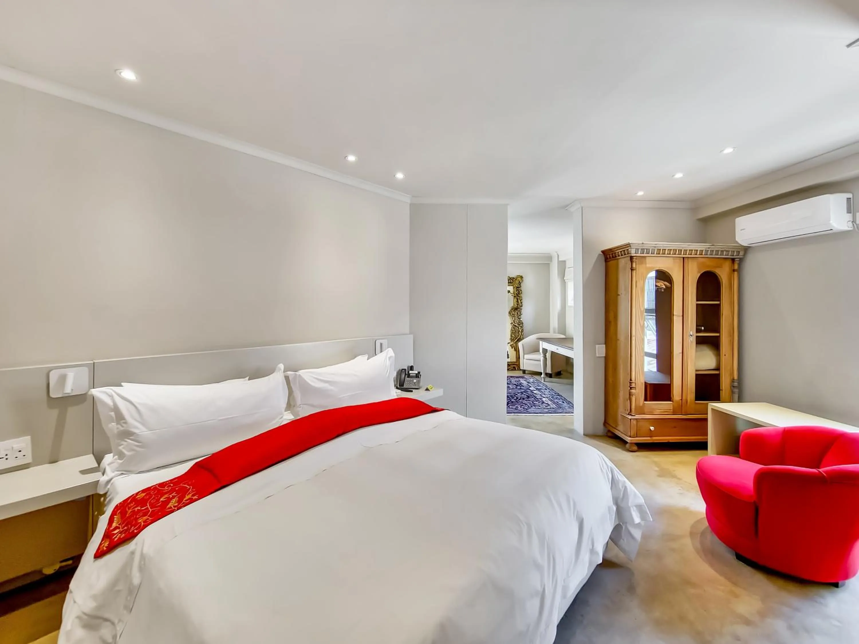 Bed in Rouge on Rose Boutique Hotel
