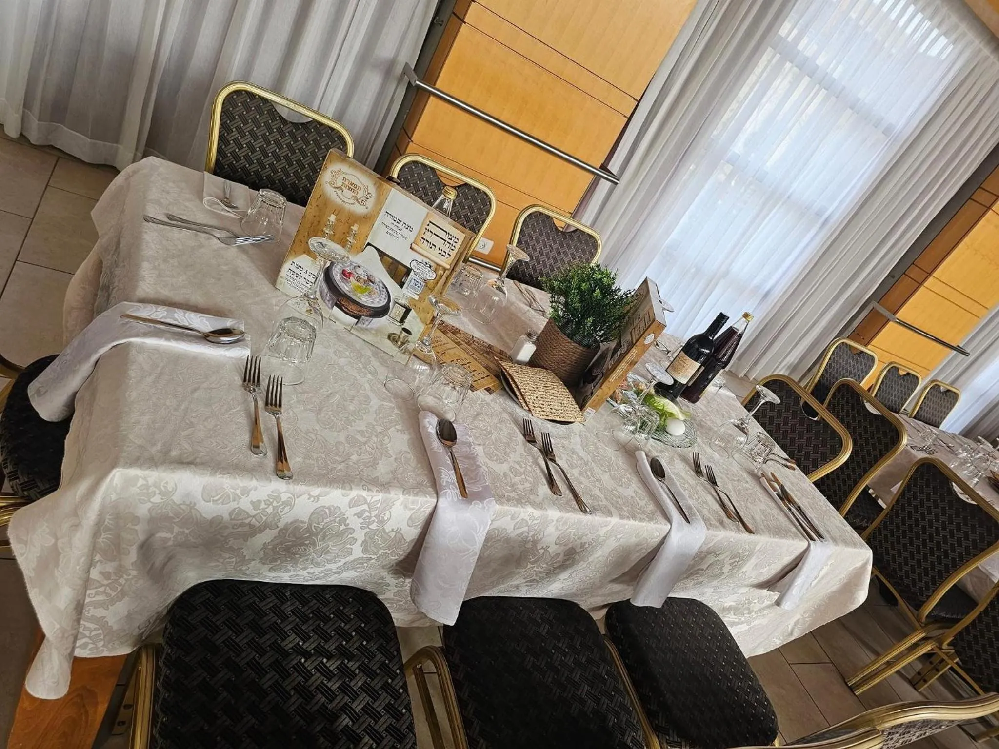 Restaurant/places to eat in Ruth Daniel Residence