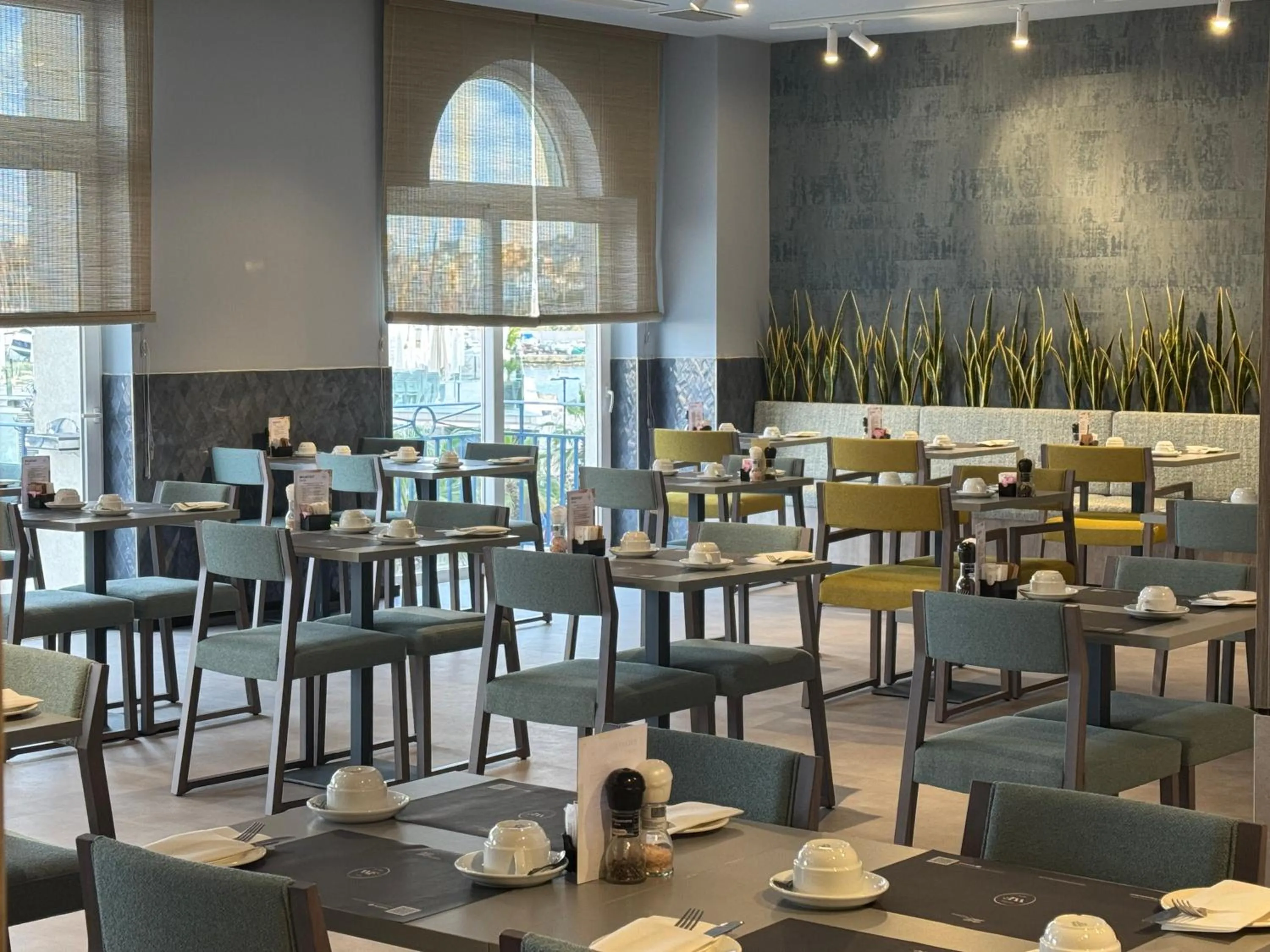 Restaurant/places to eat in Waterfront