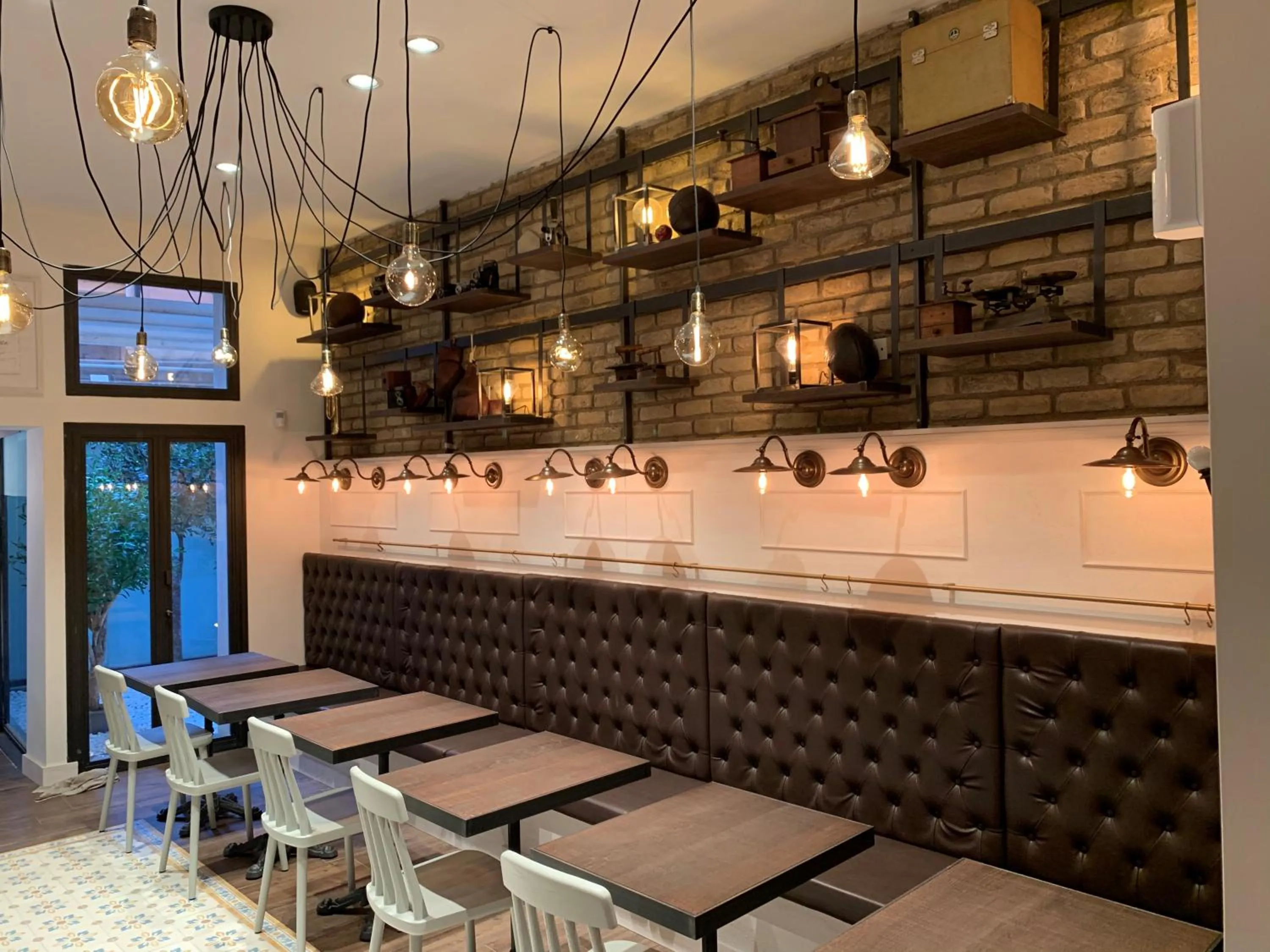 Restaurant/places to eat in Les Fleurs Luxury House