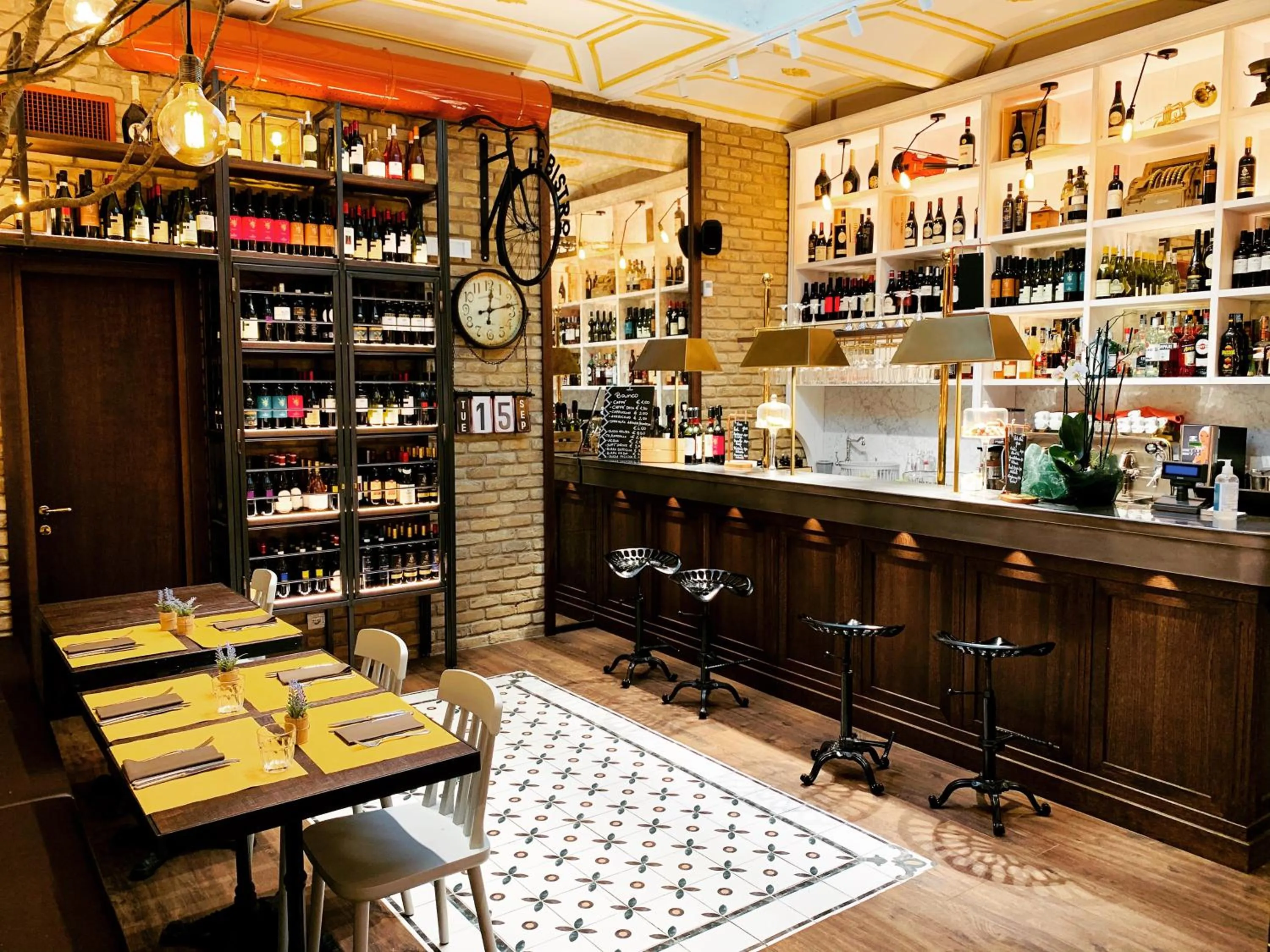 Restaurant/places to eat in Les Fleurs Luxury House