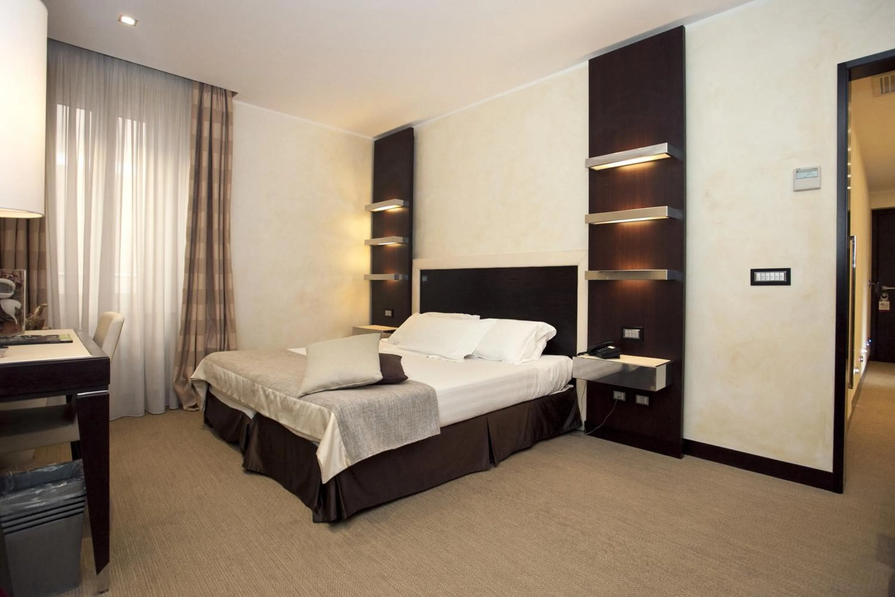 Photo of the whole room, Bed in Les Fleurs Luxury House