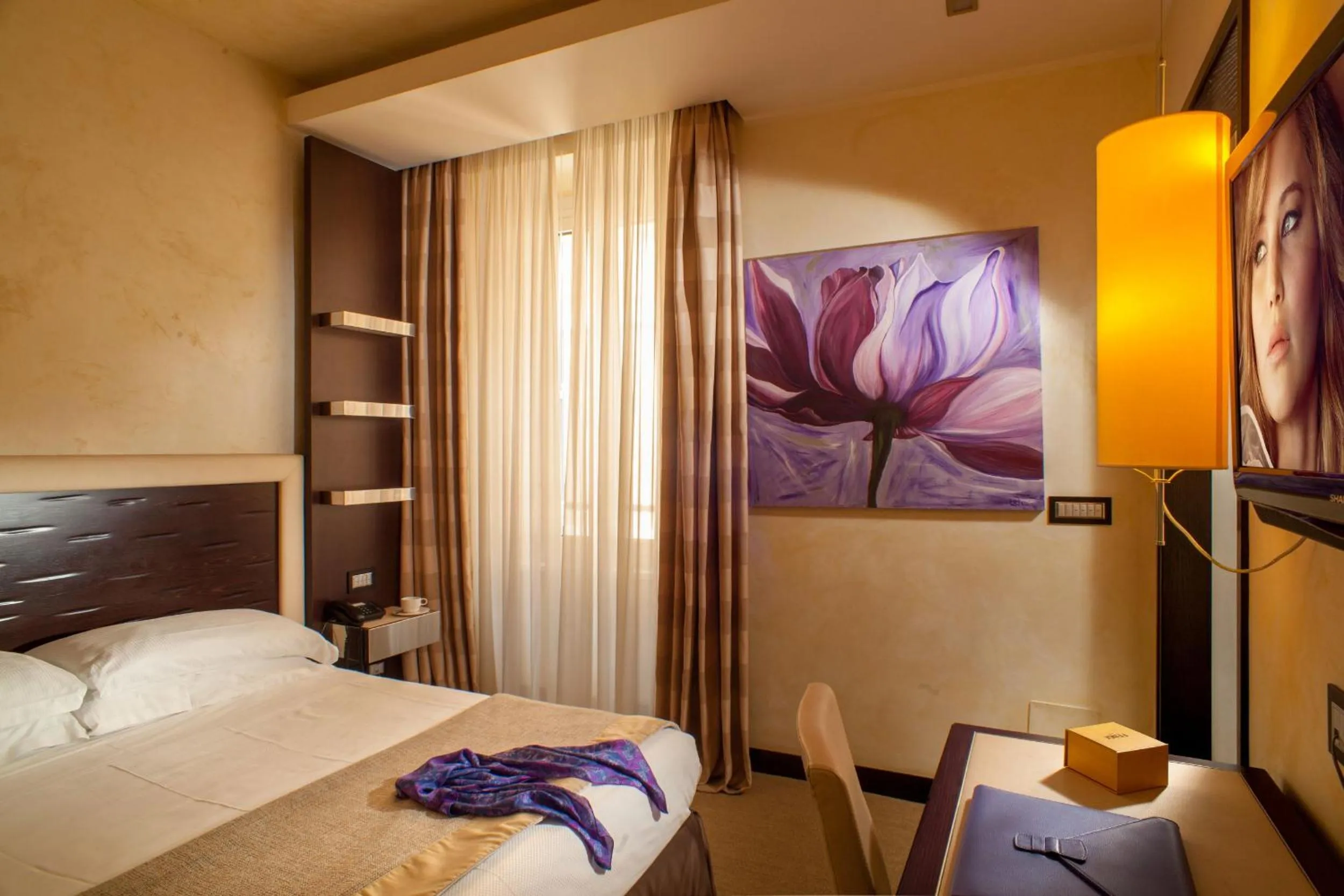 Photo of the whole room, Bed in Les Fleurs Luxury House