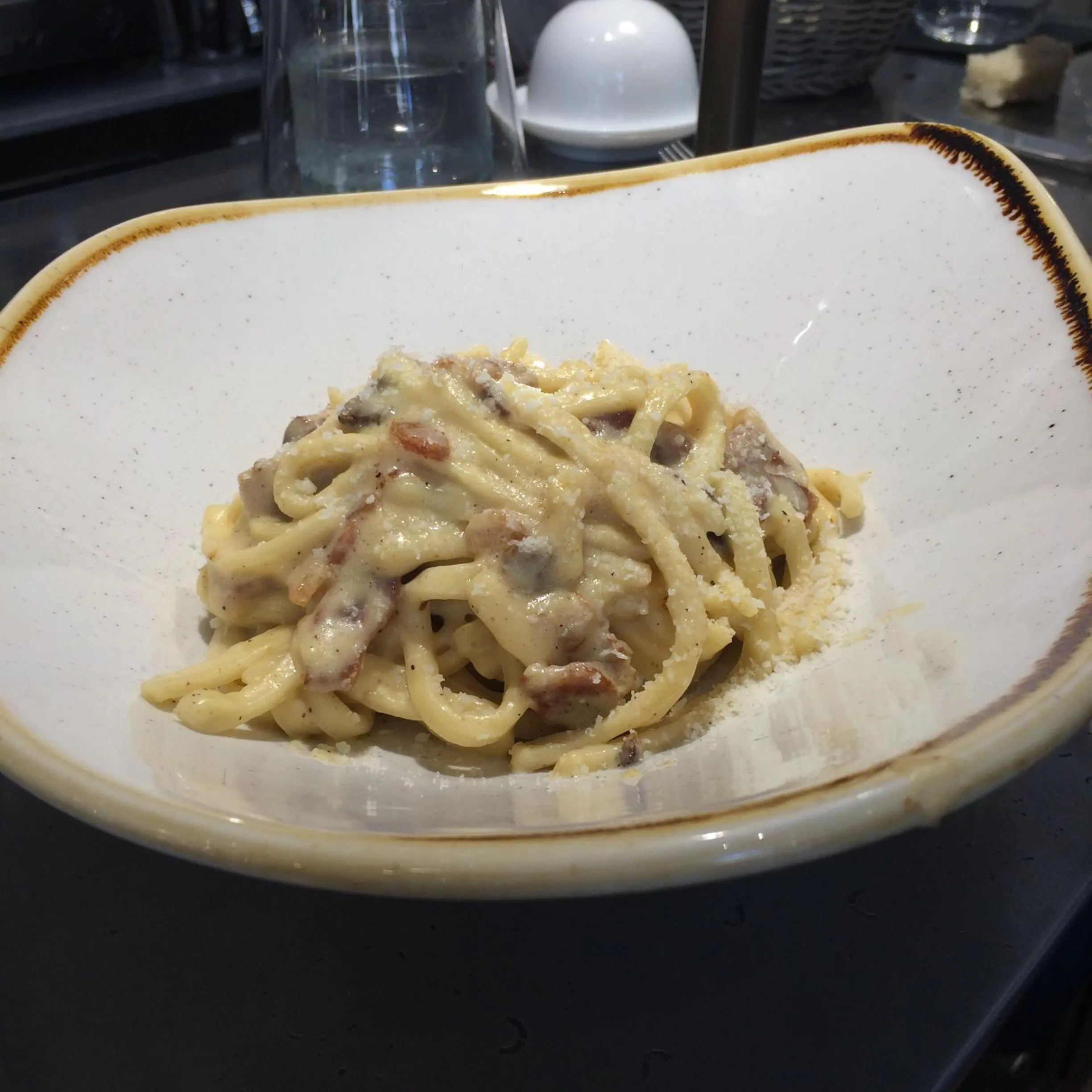 Food and drinks in Les Fleurs Luxury House