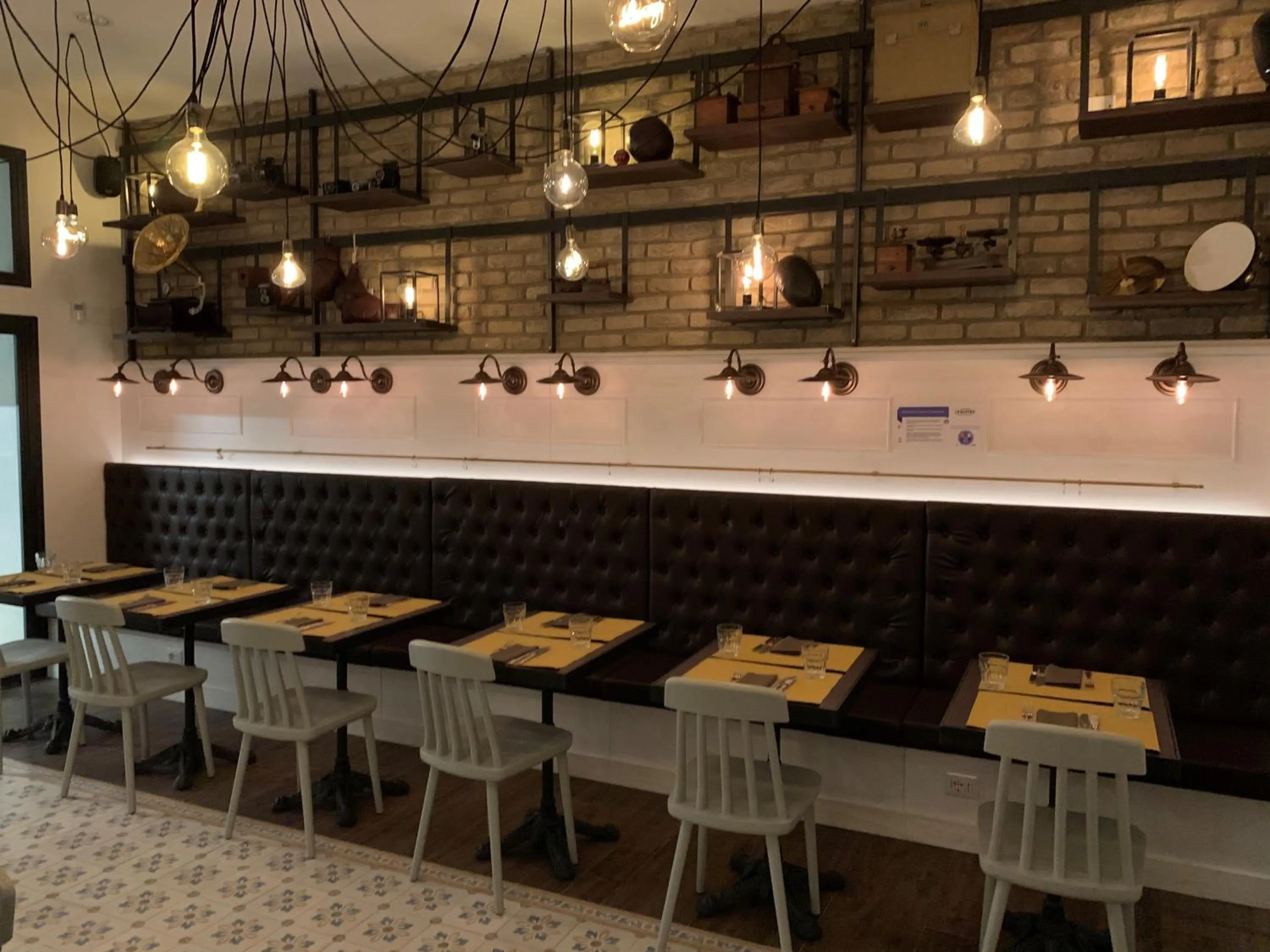 Restaurant/places to eat in Les Fleurs Luxury House