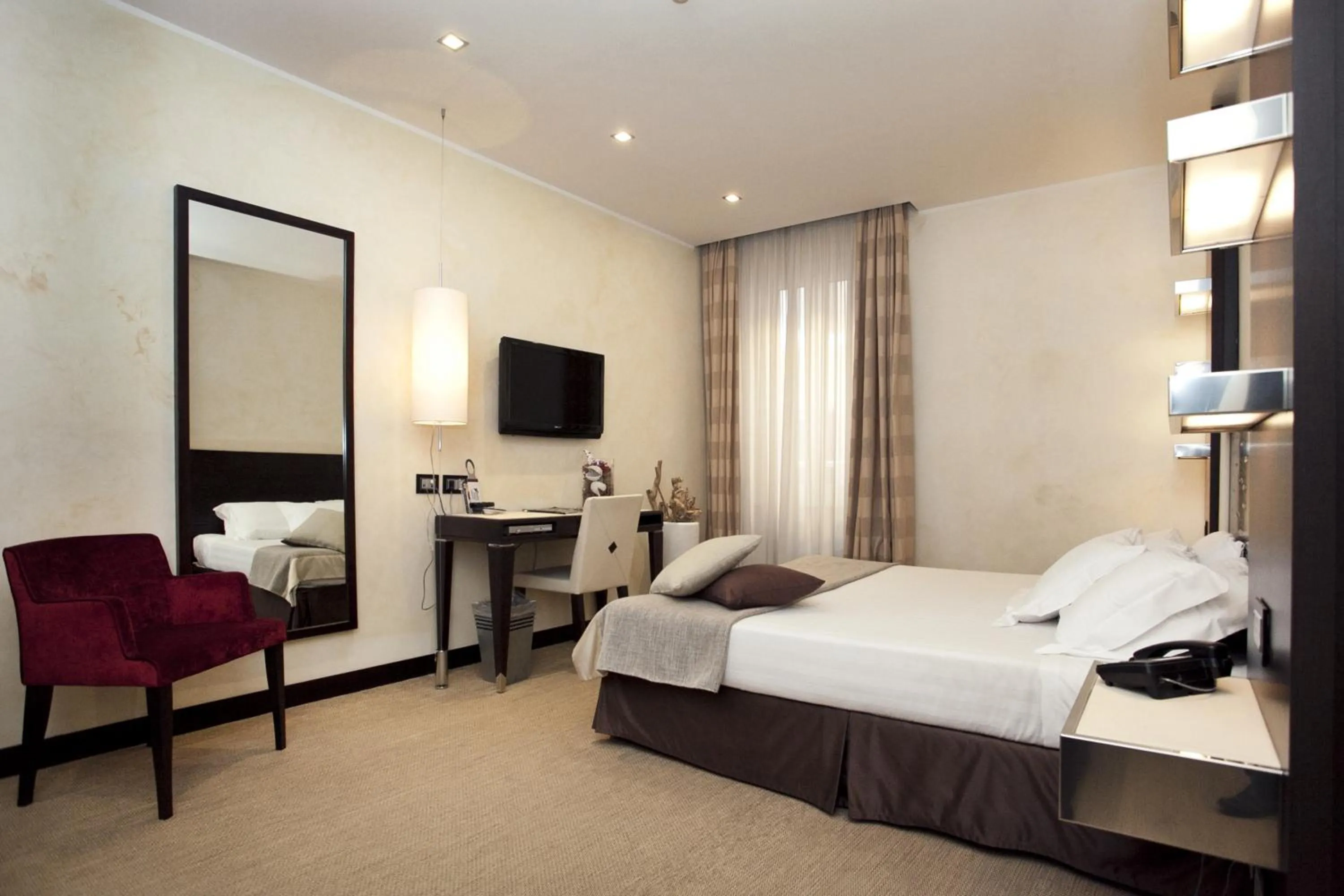 Photo of the whole room, Bed in Les Fleurs Luxury House