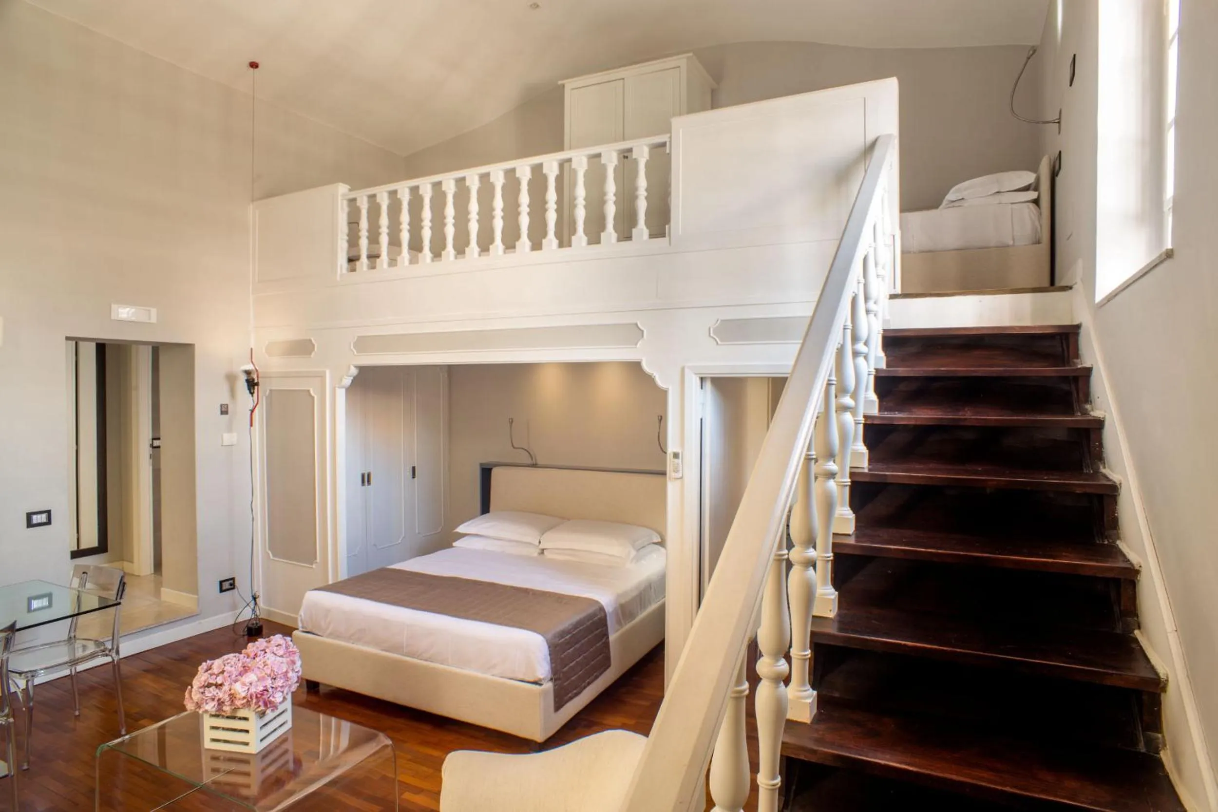 Photo of the whole room, Bed in Les Fleurs Luxury House