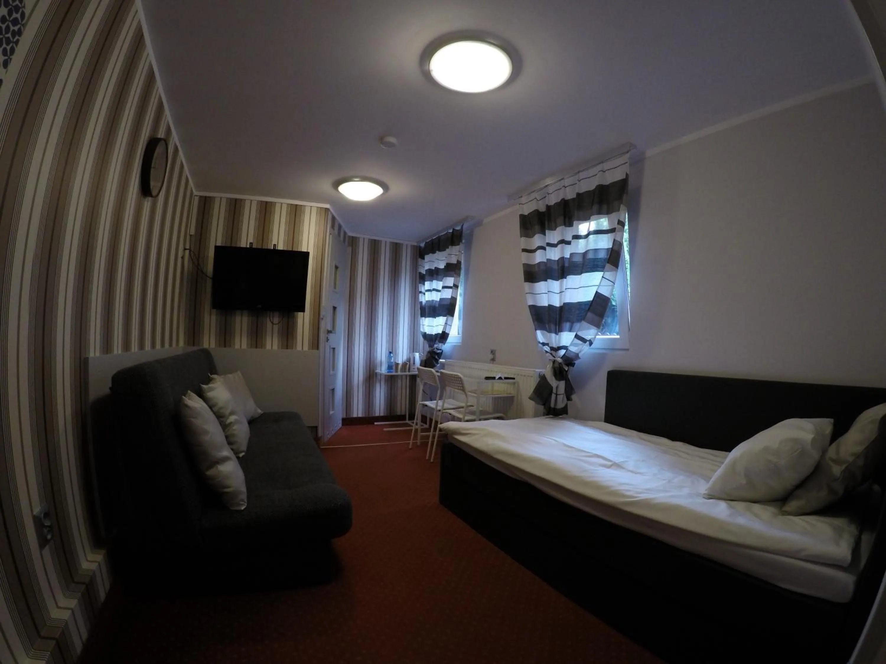 Twin Room with Shower in Villa Ventana Poznań City Free Parking Śniadanie w Cenie