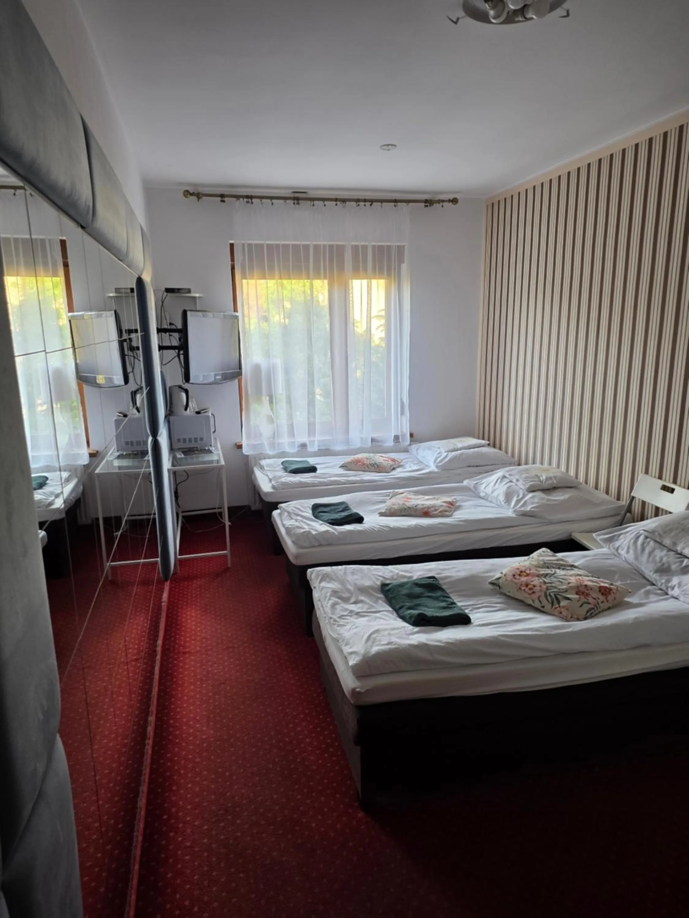 Comfort Triple Room with Shower in Villa Ventana Poznań City Free Parking Śniadanie w Cenie