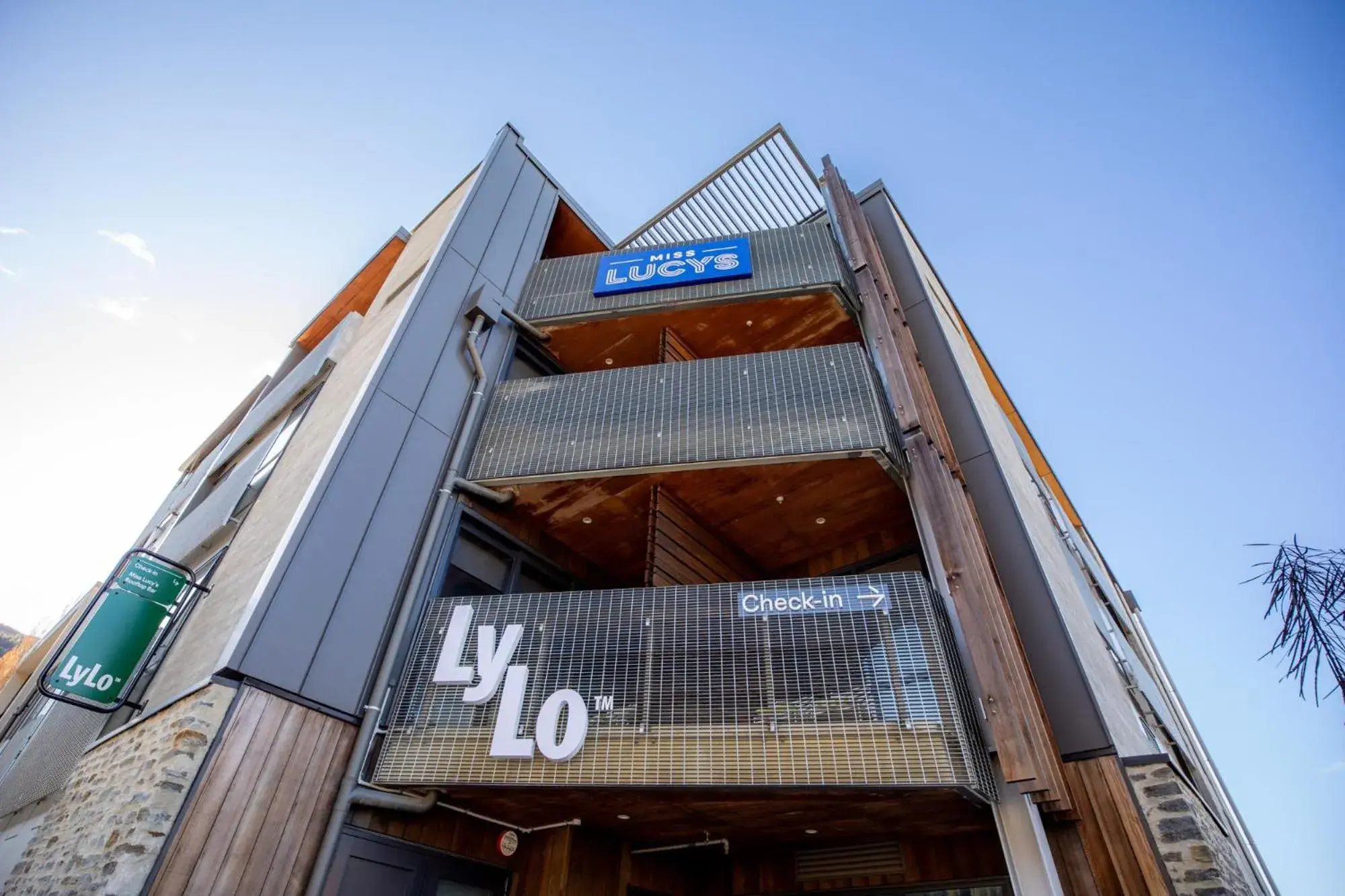 Property building in LyLo Queenstown Property building in LyLo Queenstown