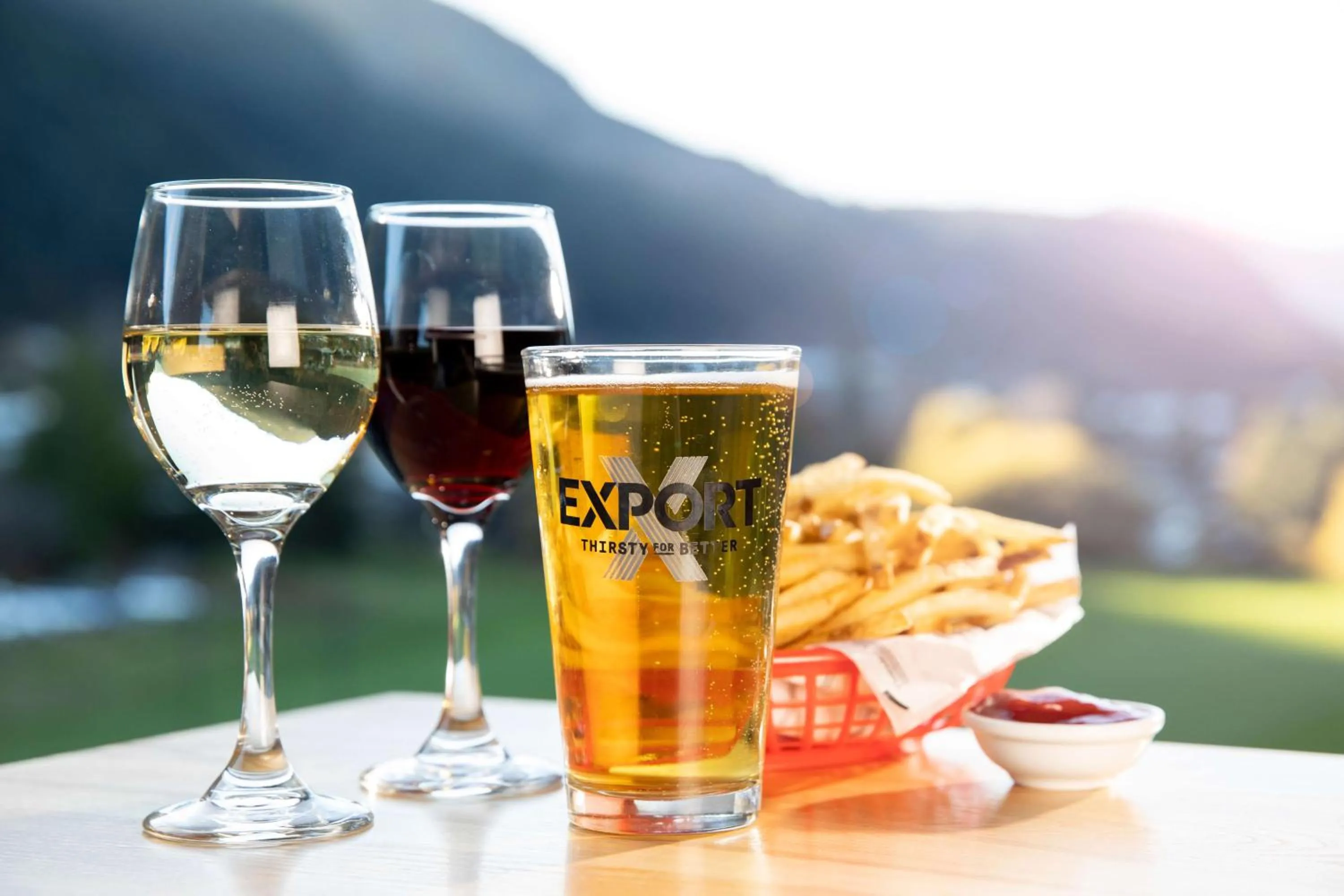 Lounge or bar in LyLo Queenstown