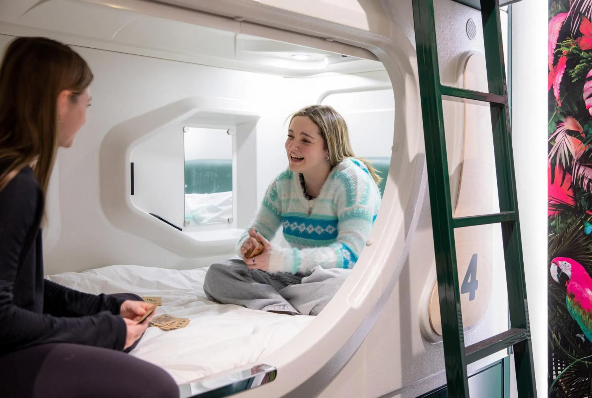 group of guests, Bed in LyLo Queenstown