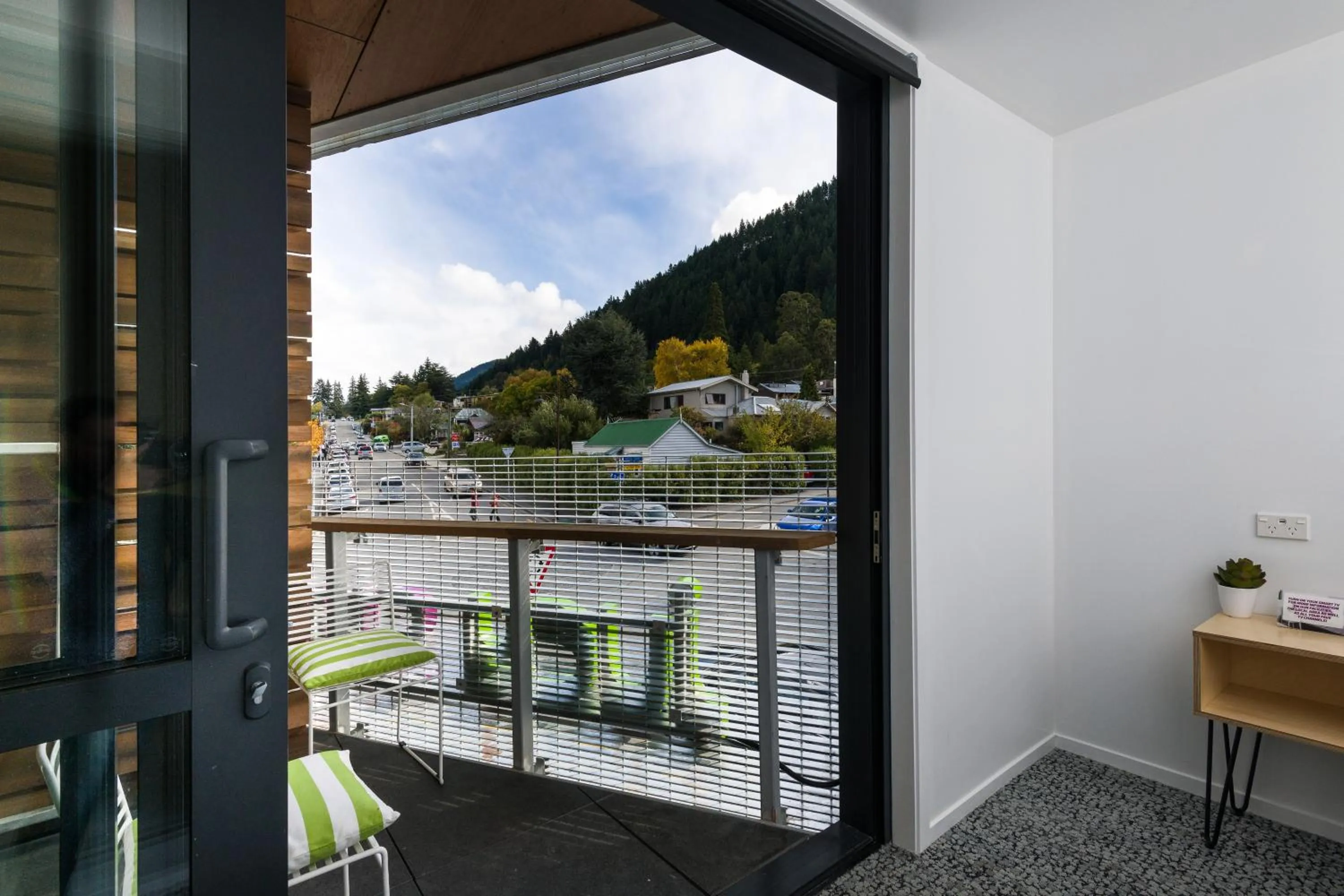 Lounge or bar in LyLo Queenstown