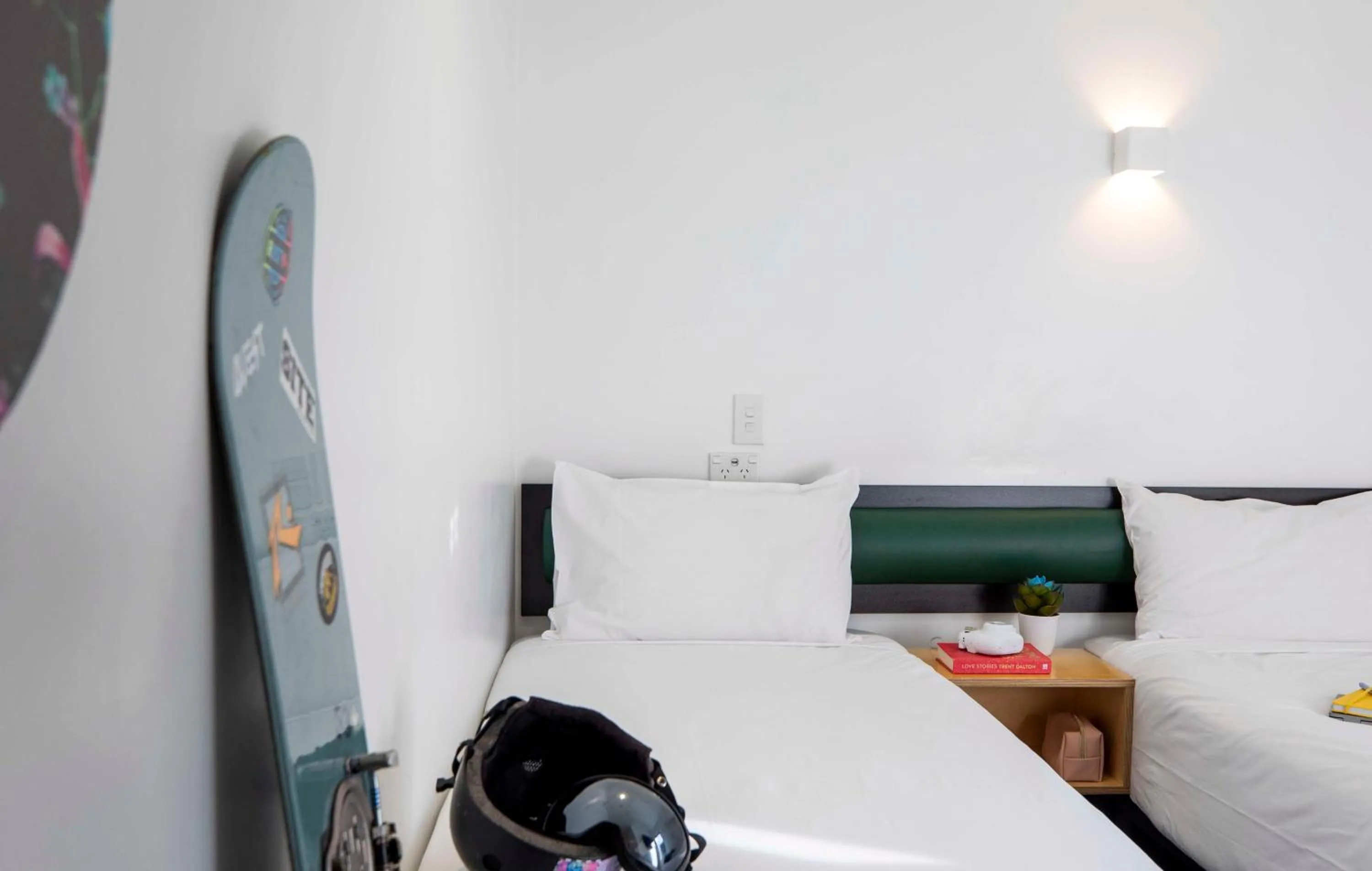 Bedroom, Bed in LyLo Queenstown