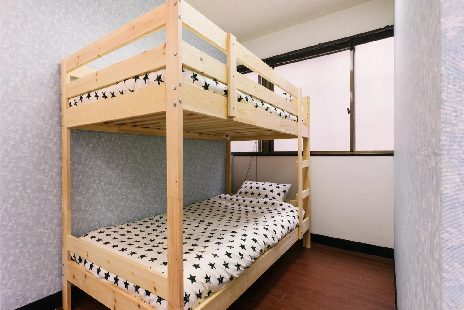 bunk bed, Bed in Guest House Yasuragi Hakataekimae