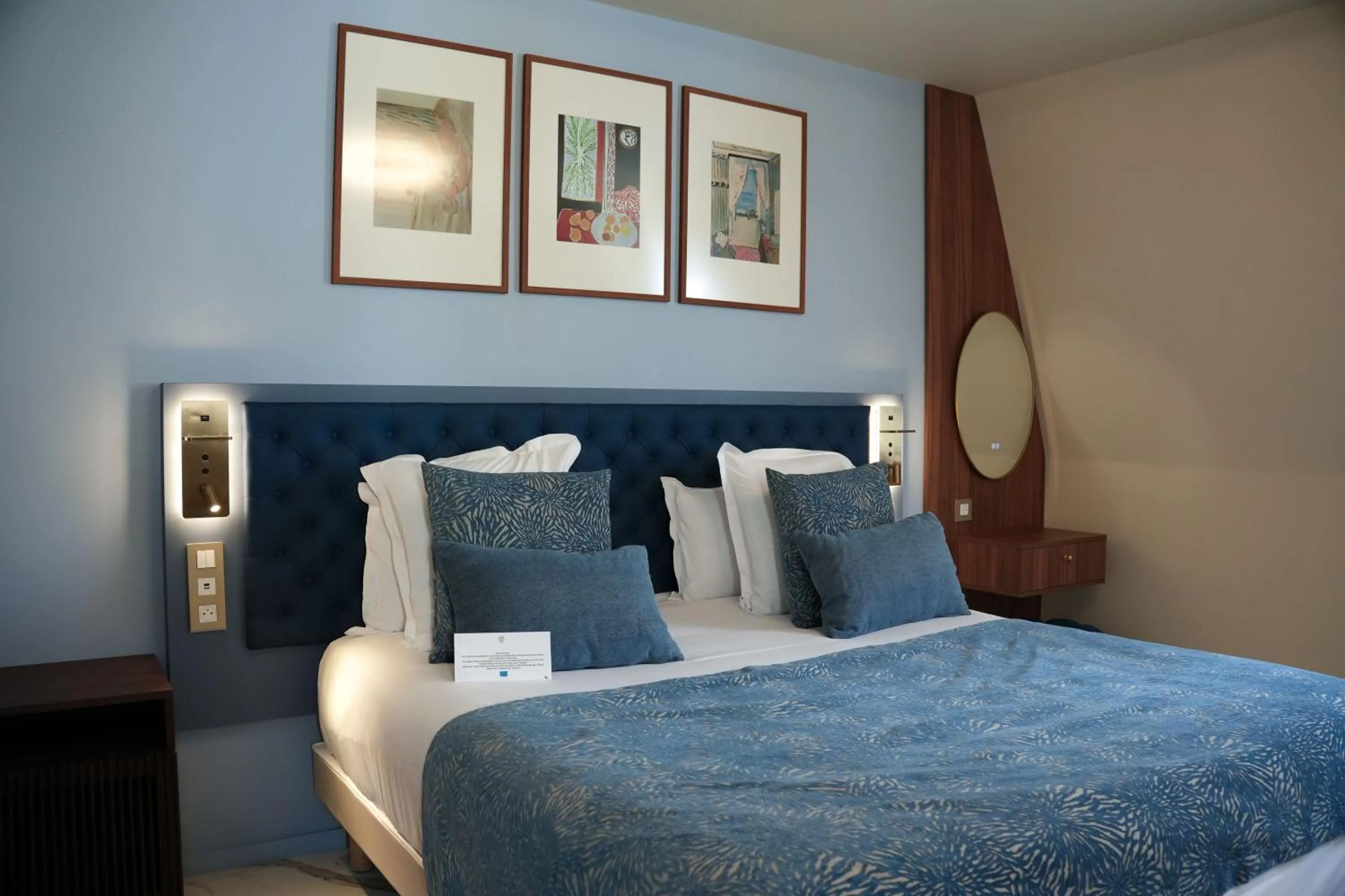 Bed in Hotel Beau Rivage