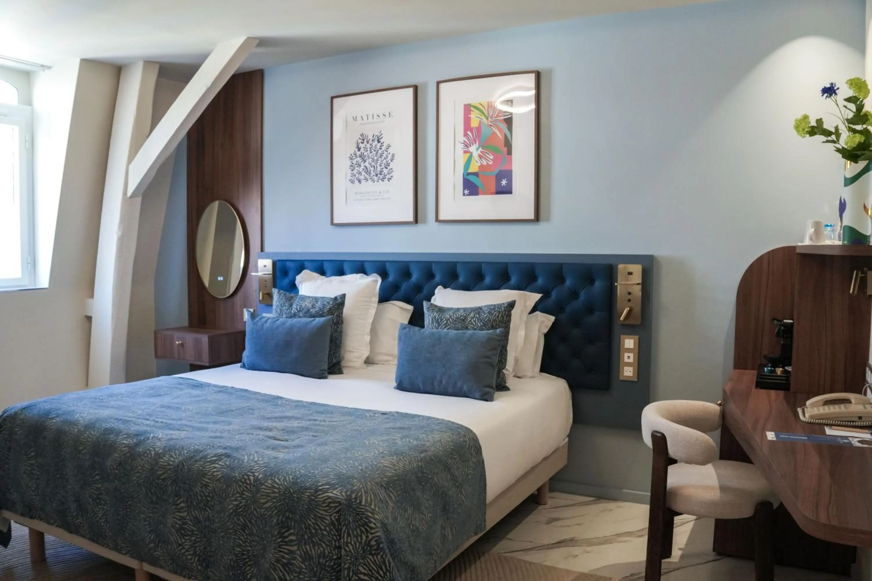 Bed in Hotel Beau Rivage