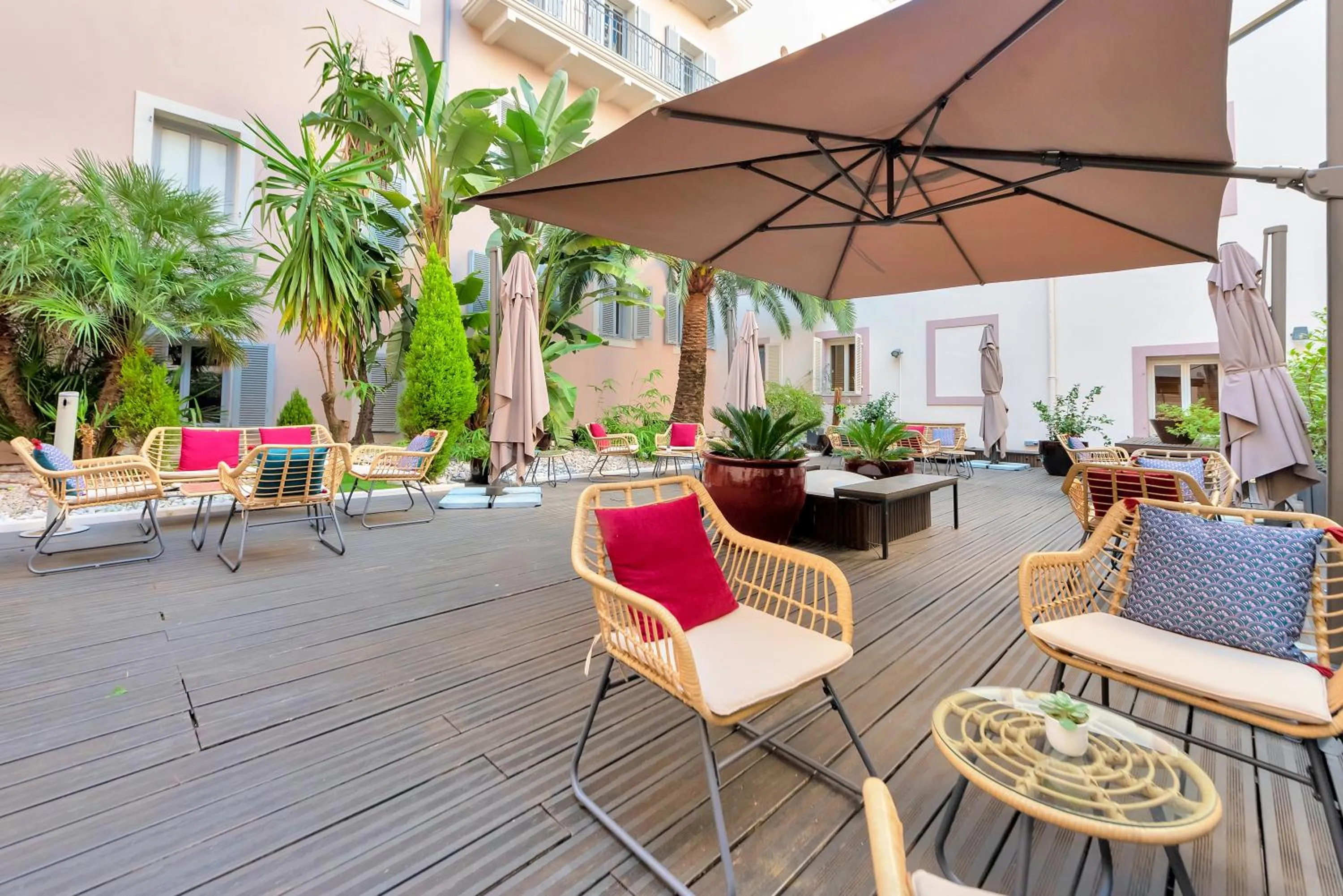 Garden in Hotel Beau Rivage