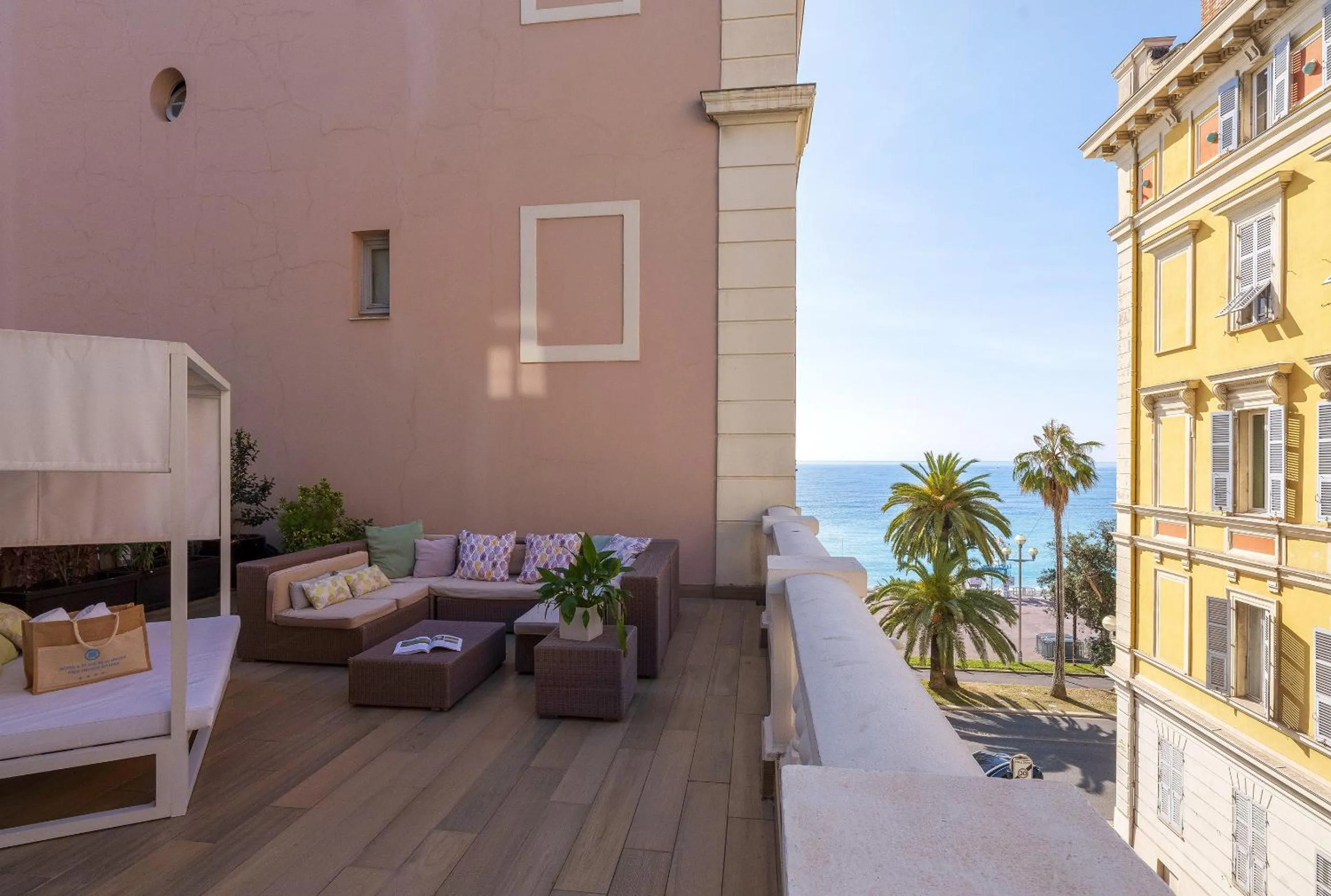 Day in Hotel Beau Rivage