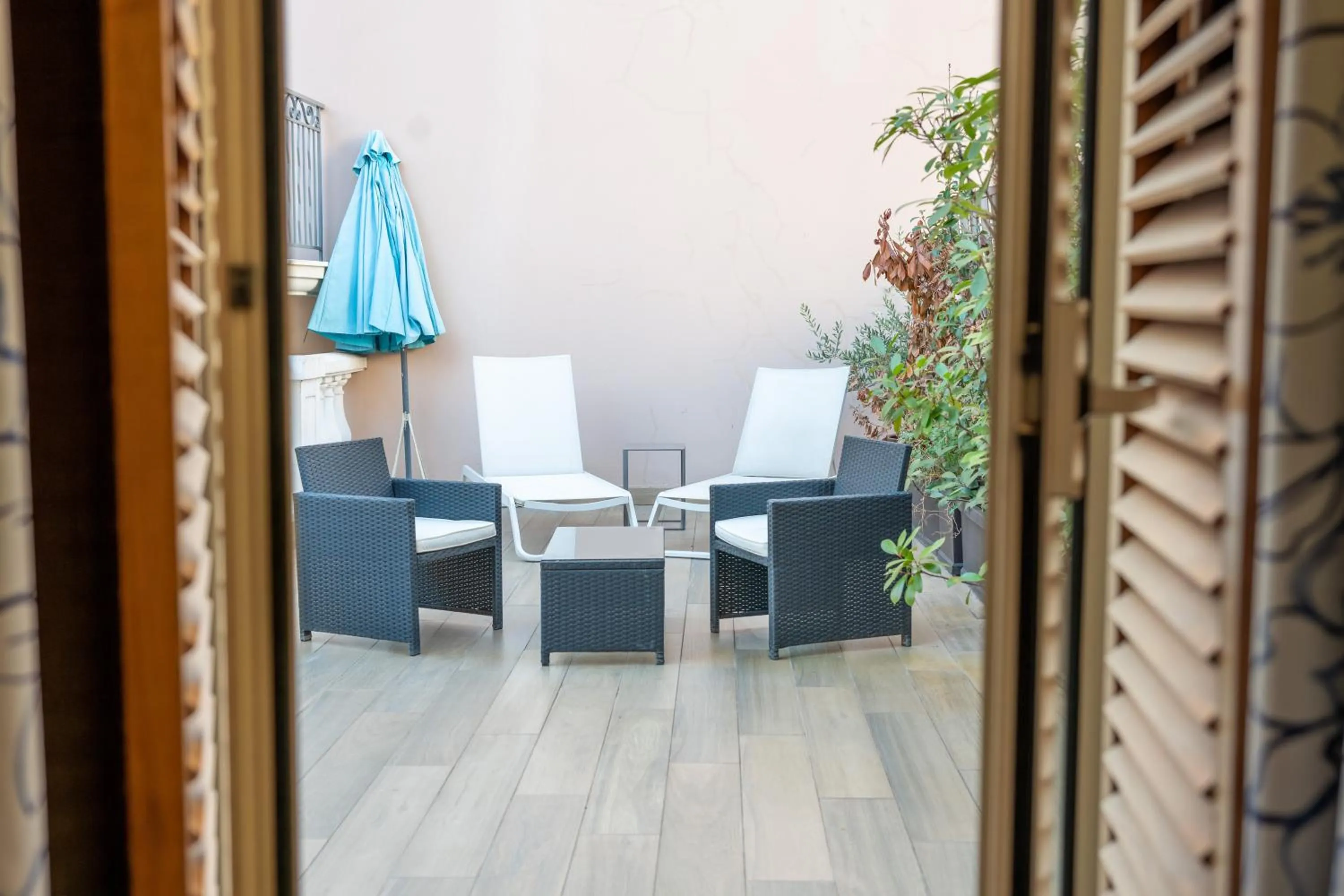 Patio in Hotel Beau Rivage