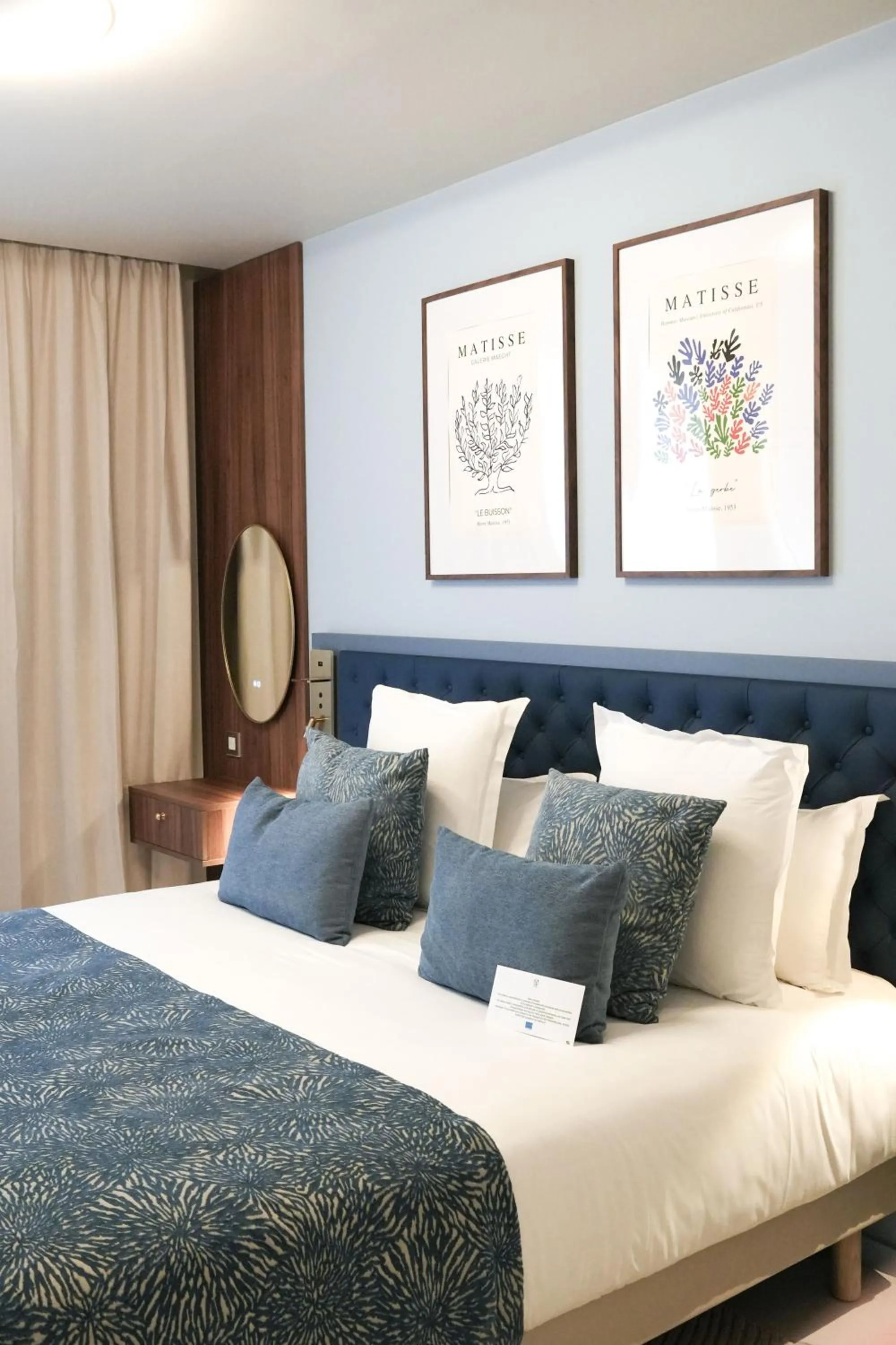 Bed in Hotel Beau Rivage