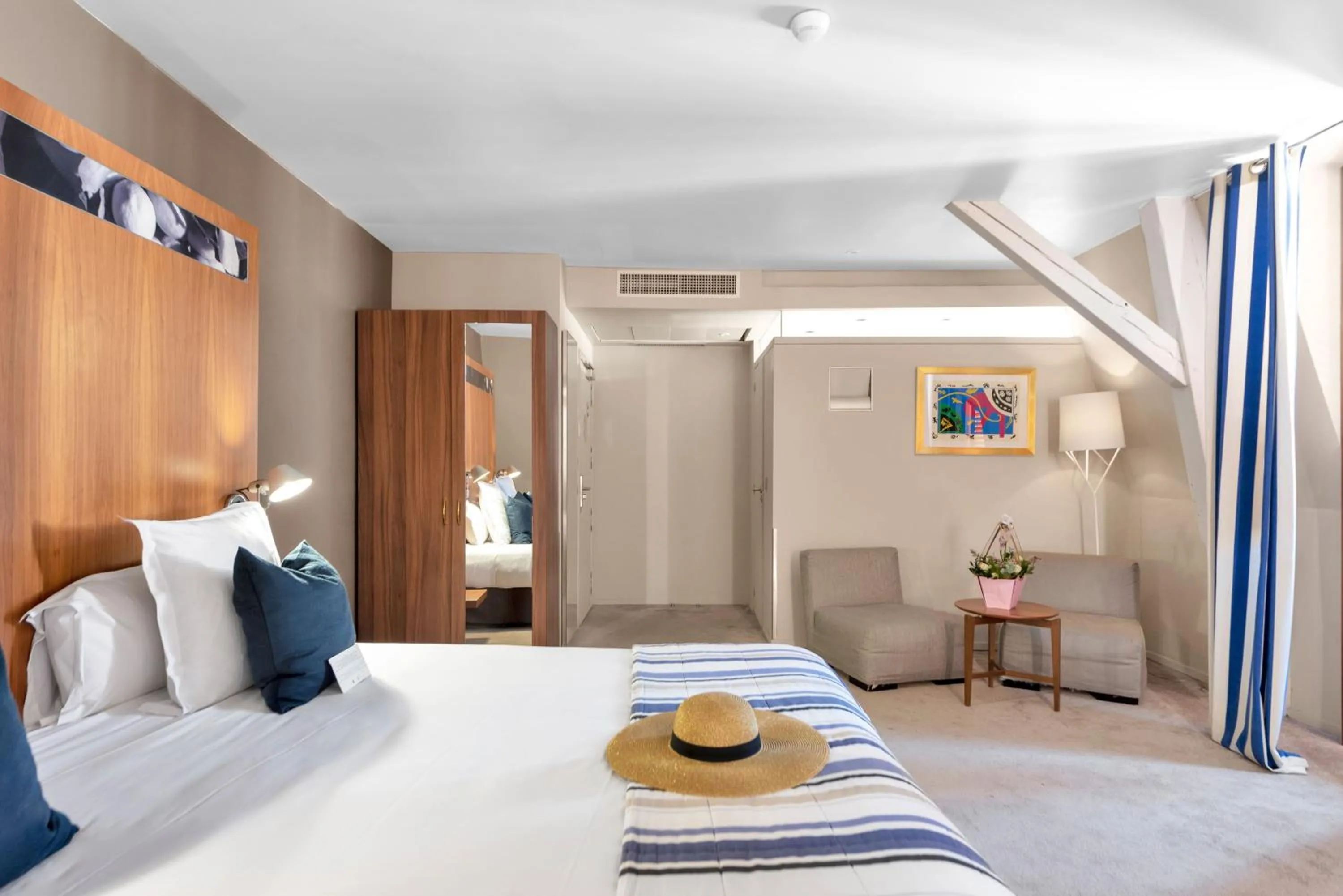 Bed in Hotel Beau Rivage